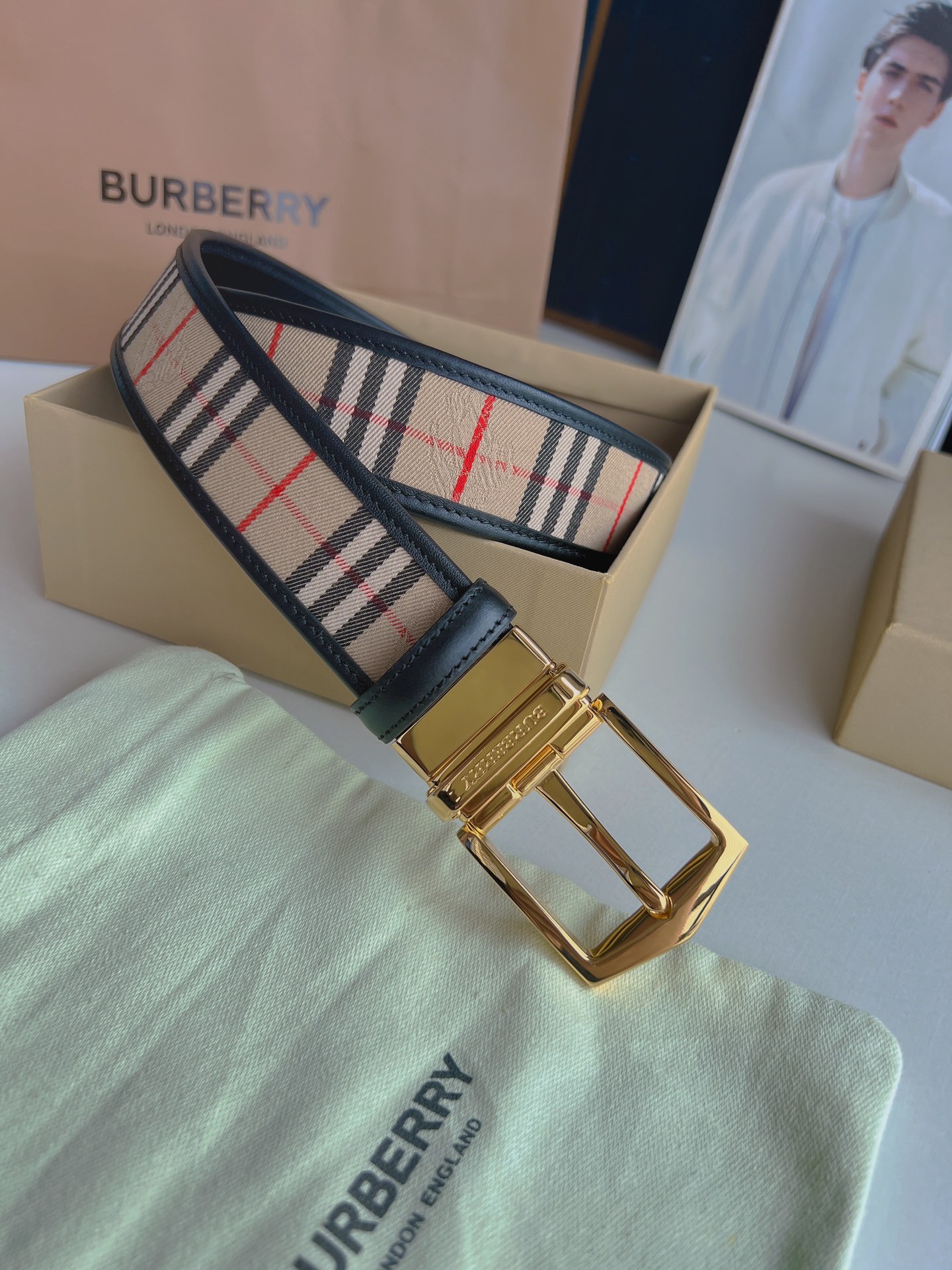 BURBERRY博柏利意大利男士棕色格纹精品纯铜针式金属扣男士3.5腰带