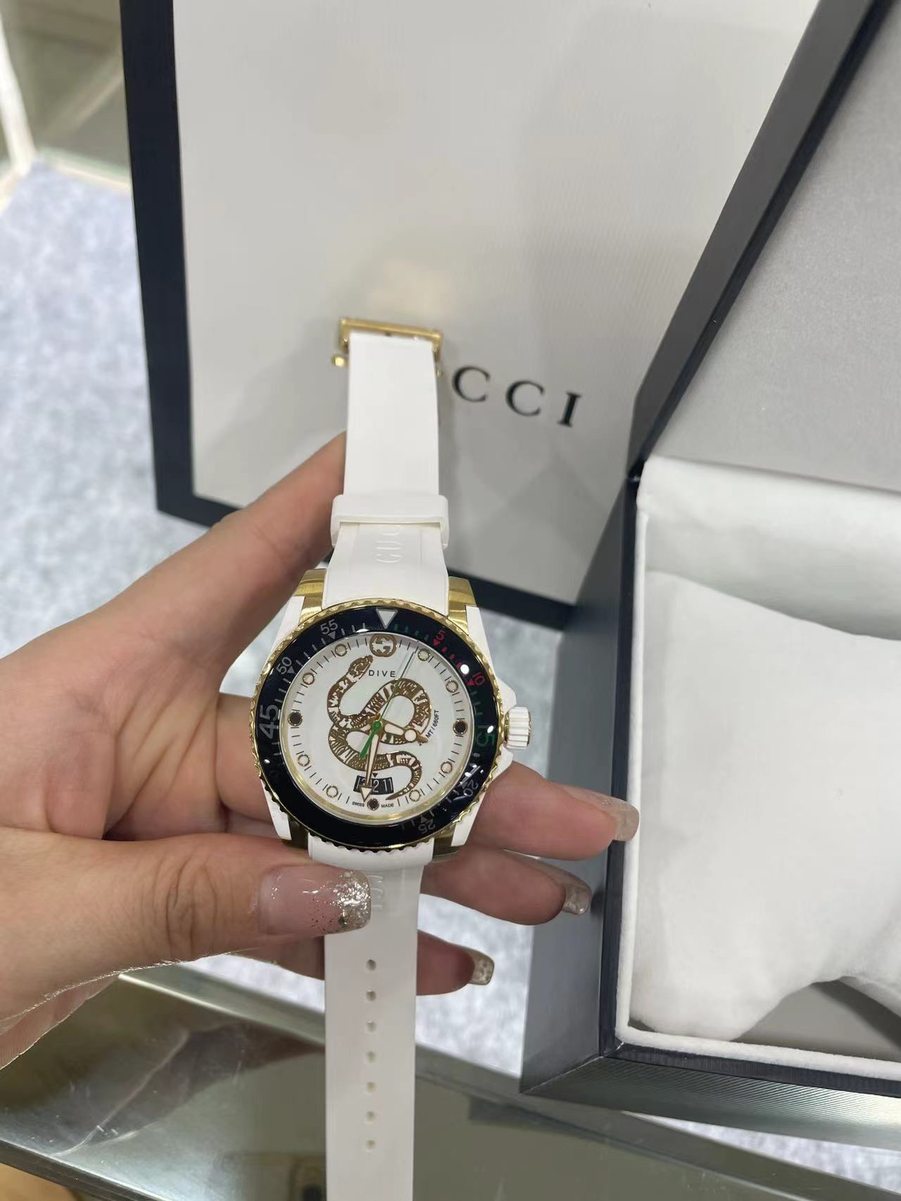 Gucci Stainless Steel Diving Watch with Snake Pattern, 200m Waterproof – YA 136321 - 图片 5