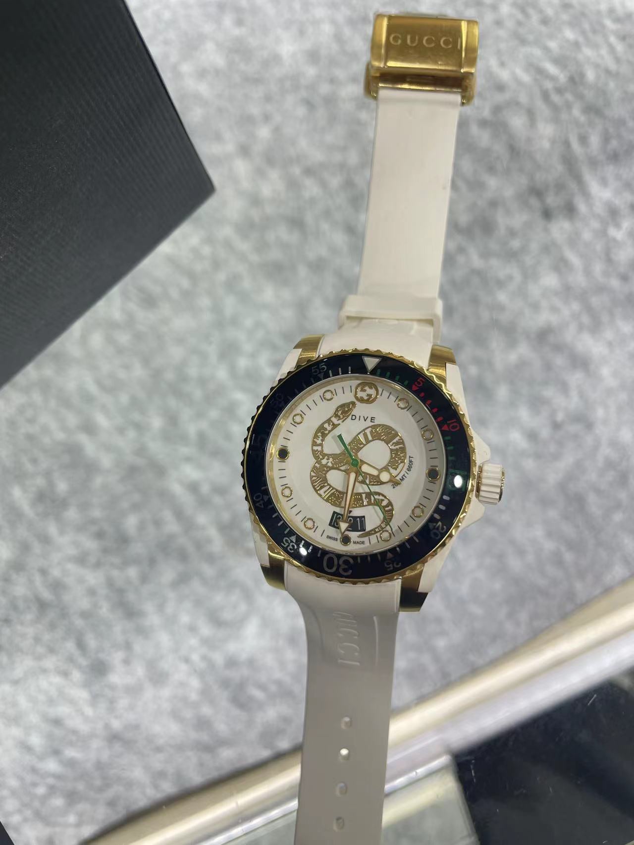 Gucci Stainless Steel Diving Watch with Snake Pattern, 200m Waterproof – YA 136321 - 图片 4