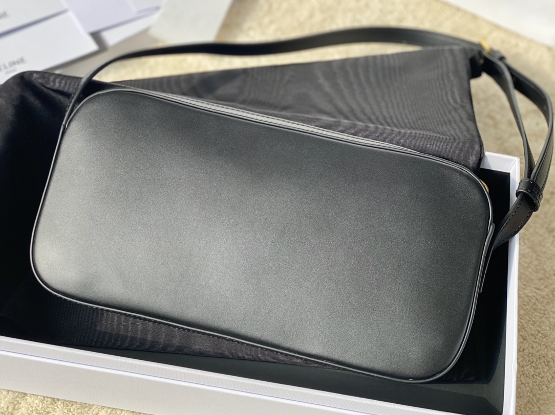 CELINE赛琳小牛皮经典凯旋门立体logo肩背包199183