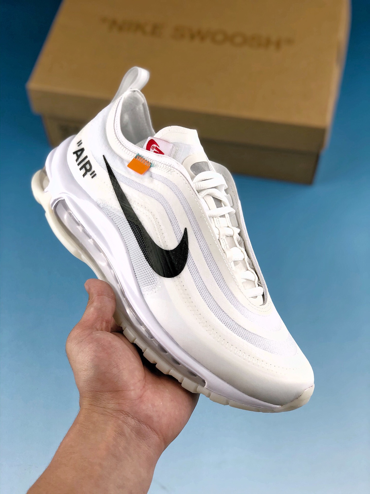 本地自取  支持放店
Off-White X Nike Air Max 97 OG OW子弹限量联名 原档案数据开发 韩国进口网纱进口TPU原面 高频原厂高吨位进口机台成型 独家渠道原厂真气垫大底成型 只力求完美打造全网最强 鞋带非市场印刷字体。
货号：AJ4585-100
尺码：36 36.5 37. 5 38 38.5 39 40 40.5 41 42 42.5 43 44 44.5 45