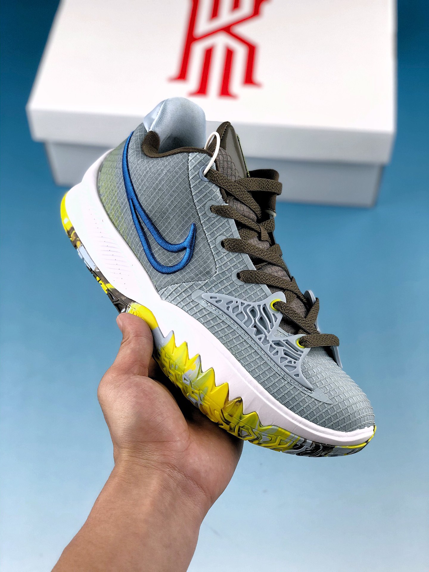 五一活动 特价篮球鞋
本地自取 支持放店
耐克Nike Air Zoom 篮球鞋 尺码：40 40.5 41 42 42.5 43 44 45
CE3985-100