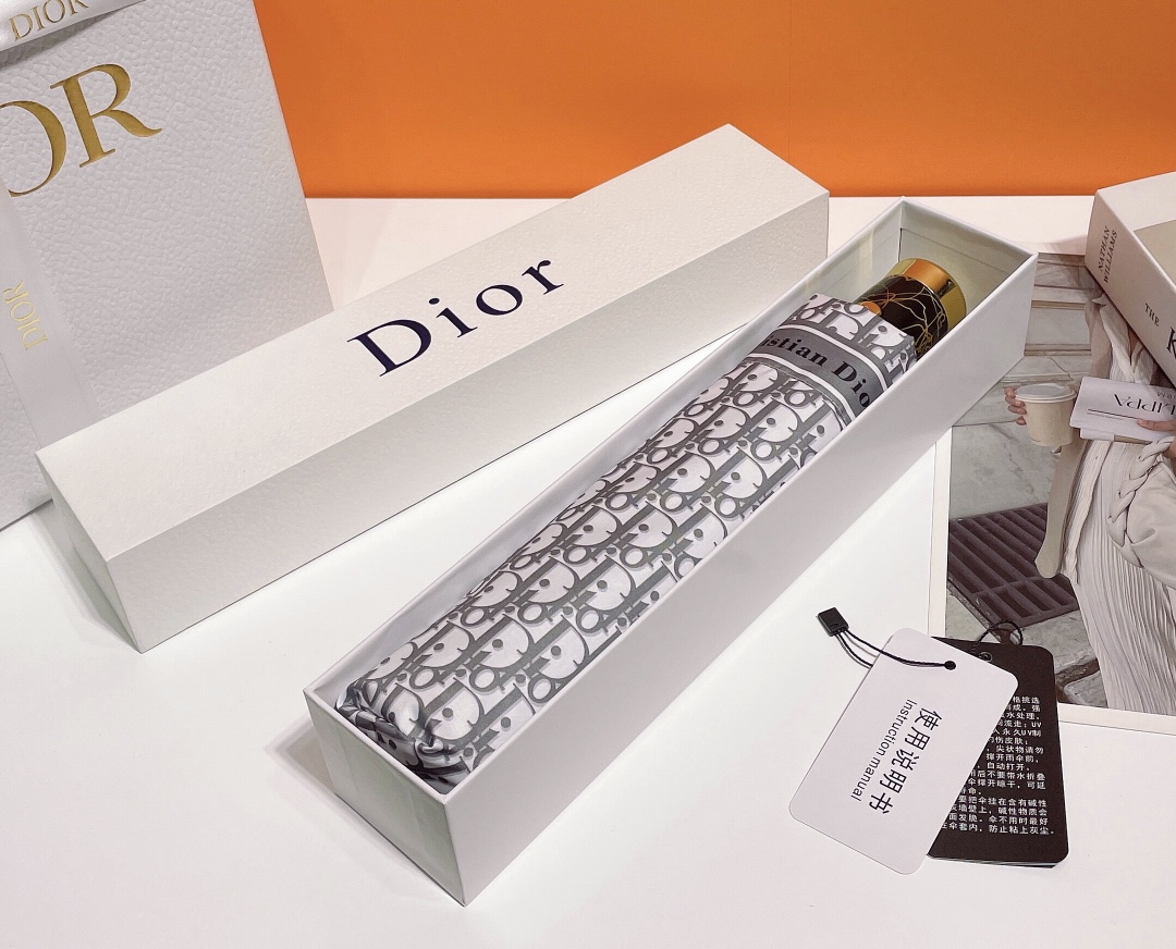 Dior迪奥独家爆款最新火爆单品简单方便展现档次与品位新涂层技术伞布带来令人惊喜的遮光效果让防晒及隔热性