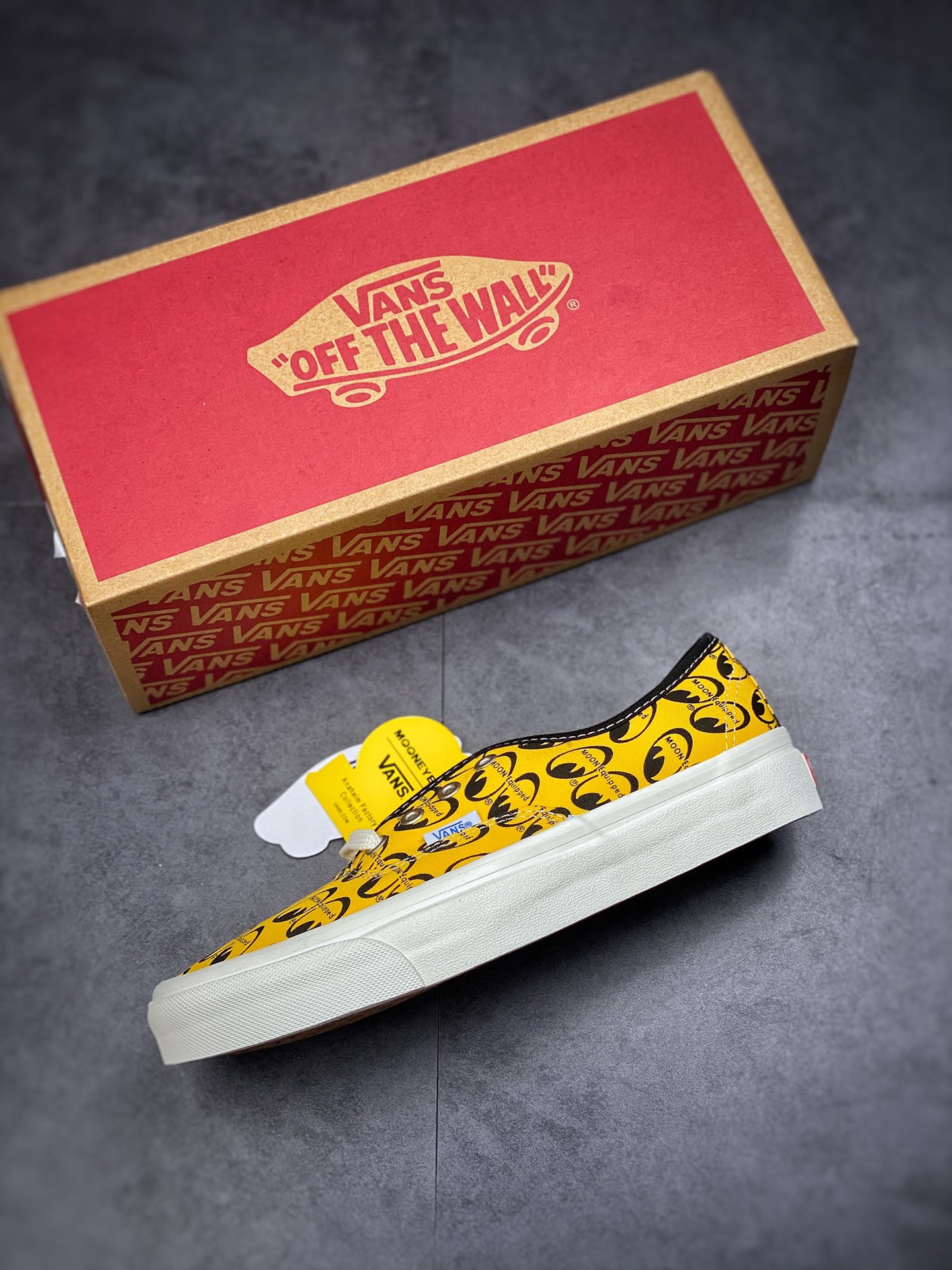 140 Mooneyes x Vans Authentic 44 Dx 联名系列大眼睛低帮休闲板鞋 VN0A5KX4AVQ