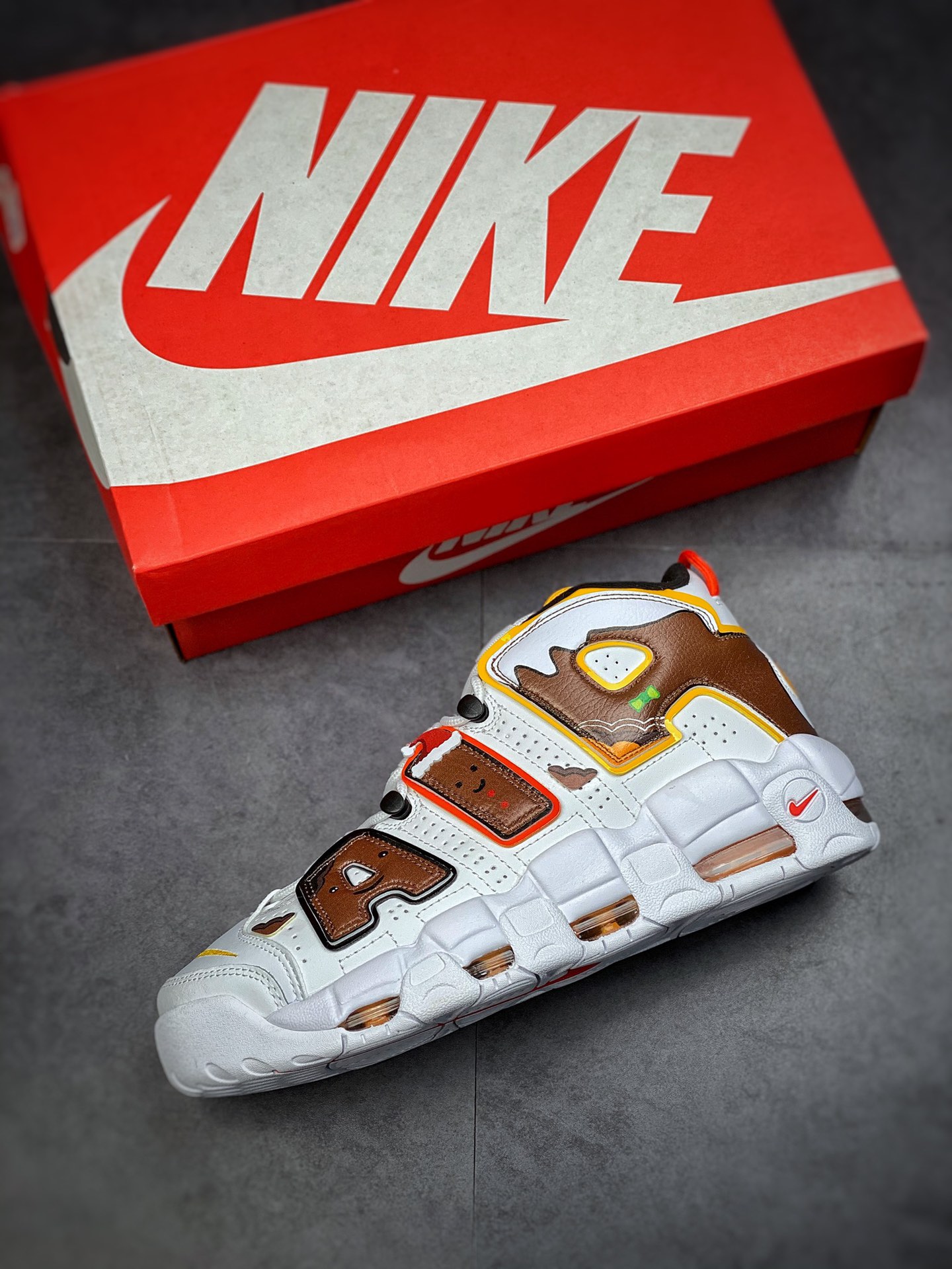 260 Air More Uptempo 圣诞帽贴皮 代表着历史最高版本皮蓬 DD9223-100