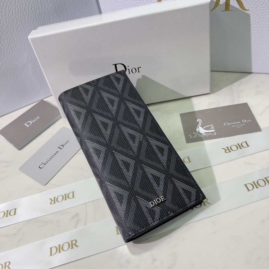 Dior 长款卡包 秋冬新款火爆登场 ，精湛手工制作， 摄，男女统用 尺寸：17.5×8.5×1.5cm