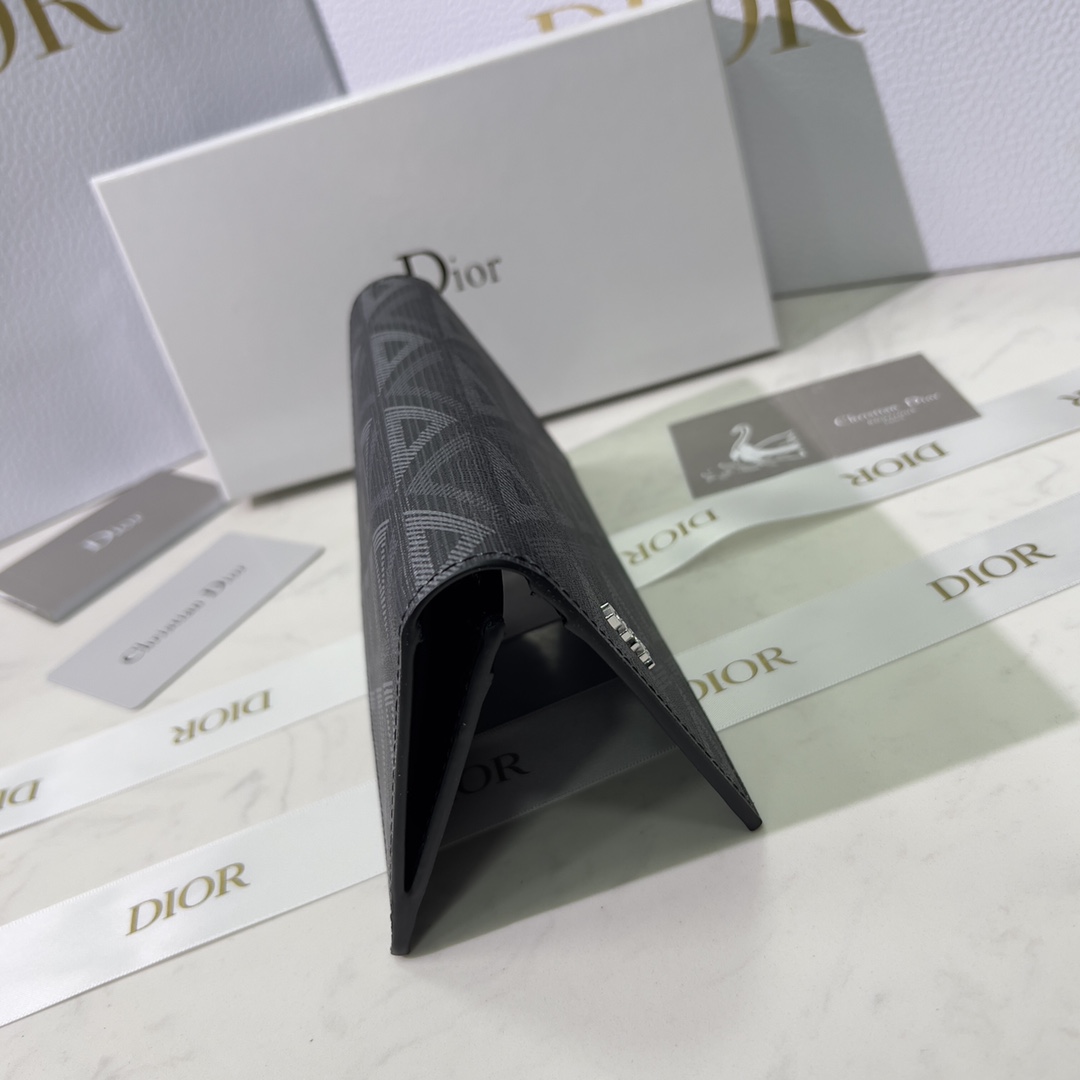Dior 长款卡包 秋冬新款火爆登场 ，精湛手工制作， 摄，男女统用 尺寸：17.5×8.5×1.5cm
