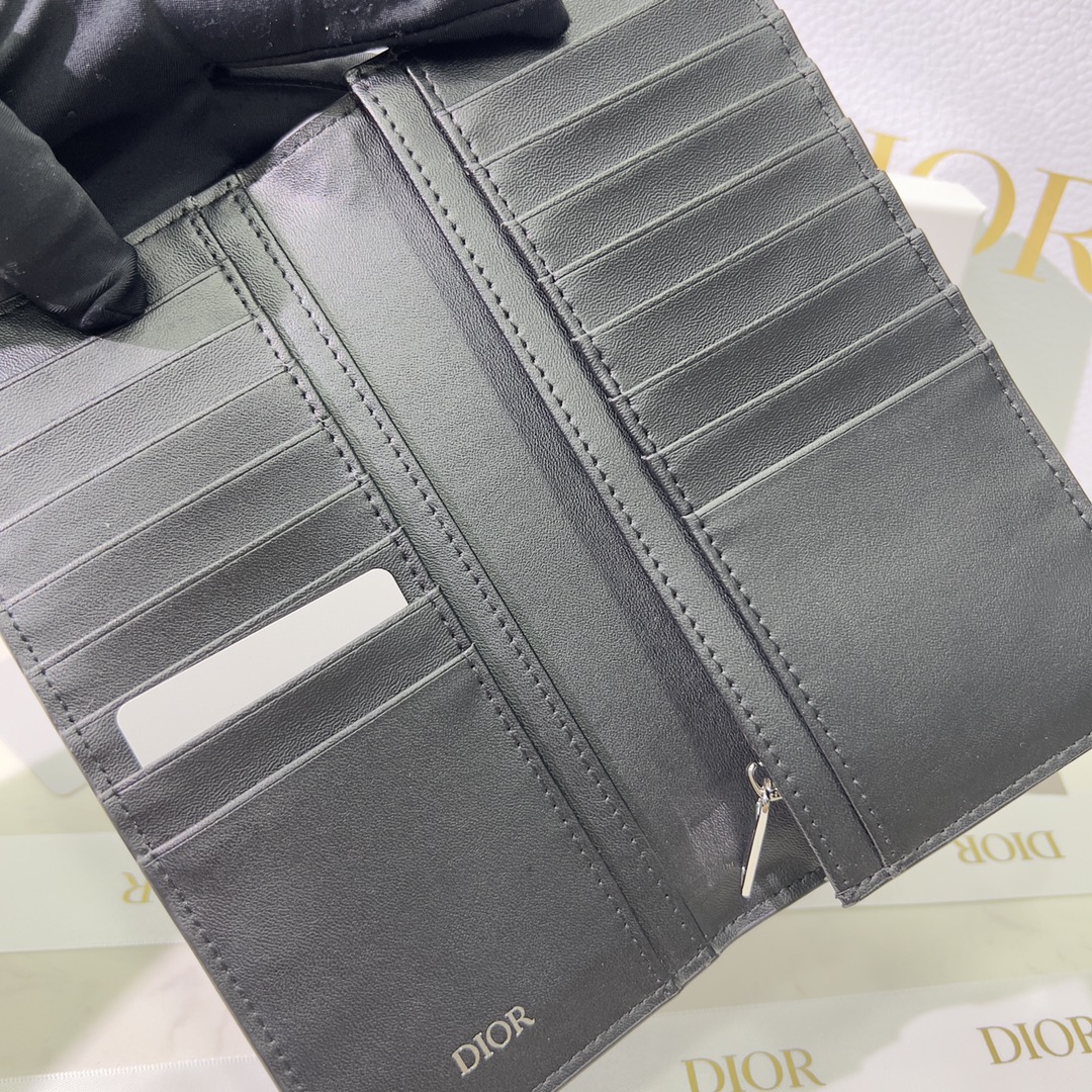 Dior 长款卡包 秋冬新款火爆登场 ，精湛手工制作， 摄，男女统用 尺寸：17.5×8.5×1.5cm