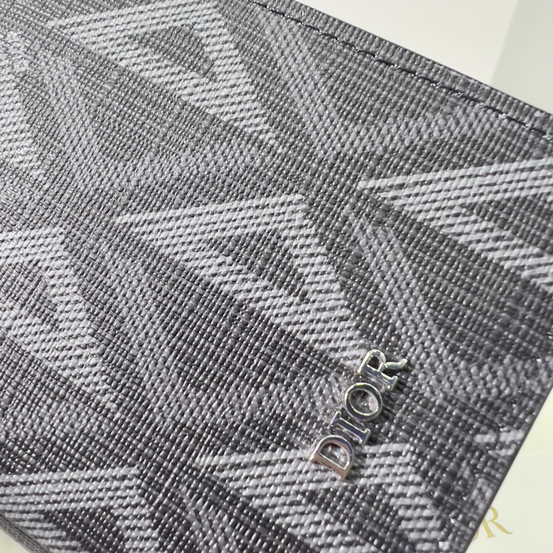Dior 长款卡包 秋冬新款火爆登场 ，精湛手工制作， 摄，男女统用 尺寸：17.5×8.5×1.5cm