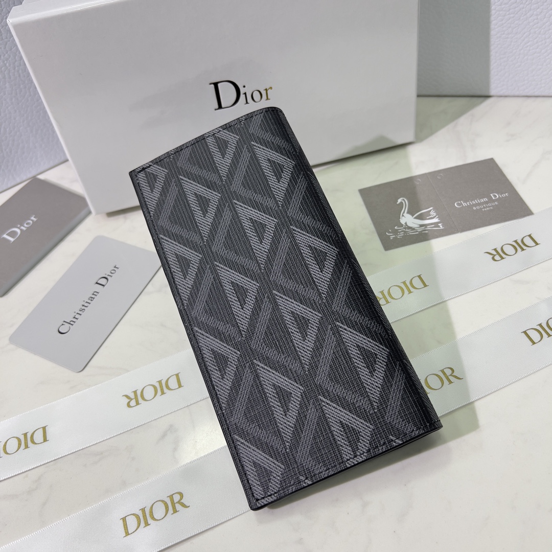 Dior 长款卡包 秋冬新款火爆登场 ，精湛手工制作， 摄，男女统用 尺寸：17.5×8.5×1.5cm