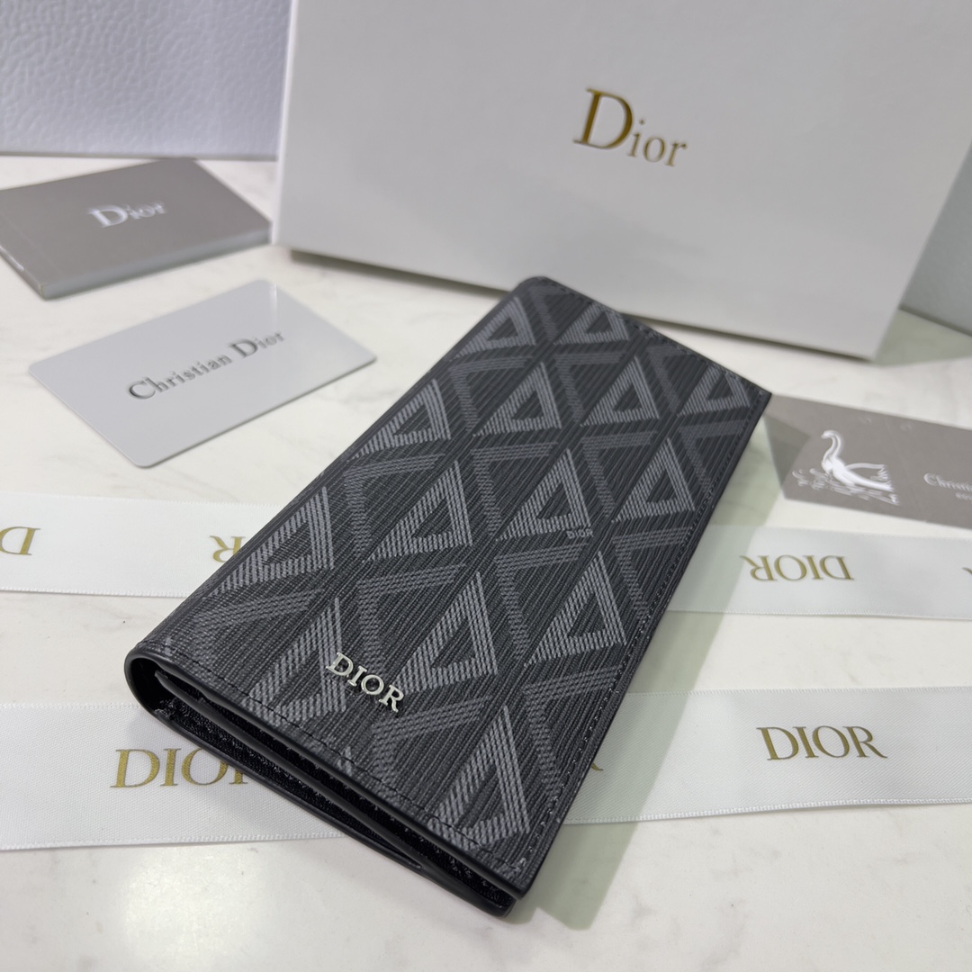 Dior 长款卡包 秋冬新款火爆登场 ，精湛手工制作， 摄，男女统用 尺寸：17.5×8.5×1.5cm