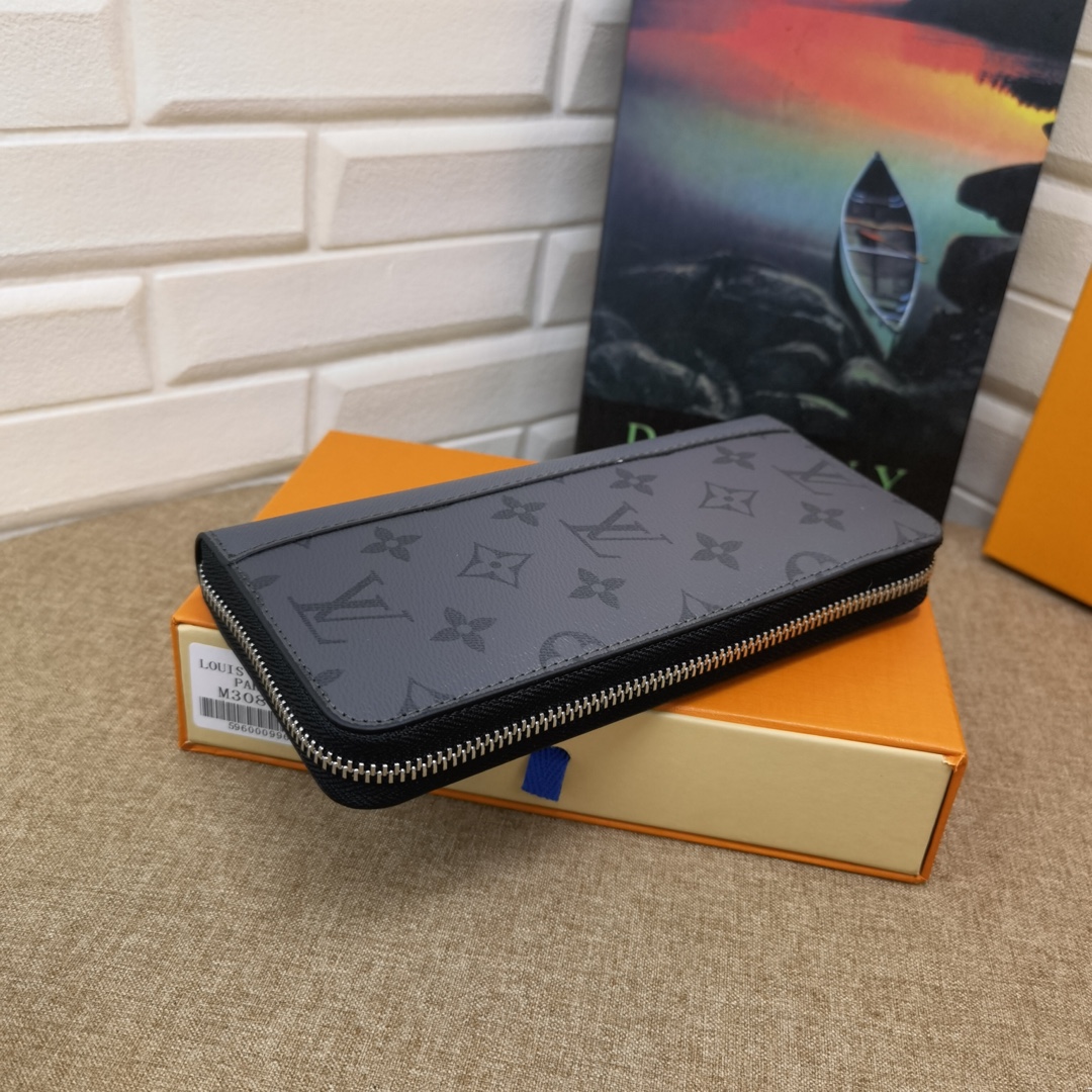 Close-up of the zipper on the long leather wallet