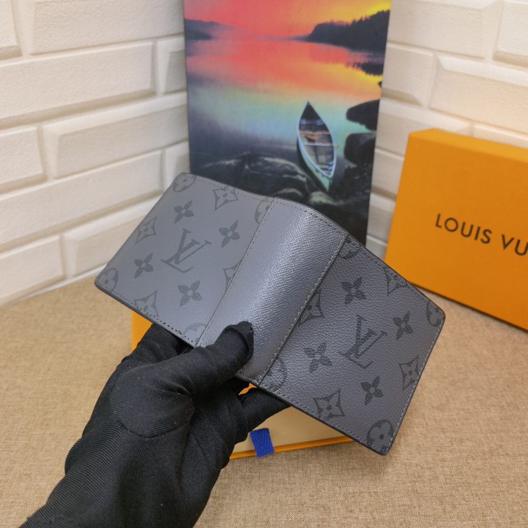 Luxury Leather Wallet - Stitching