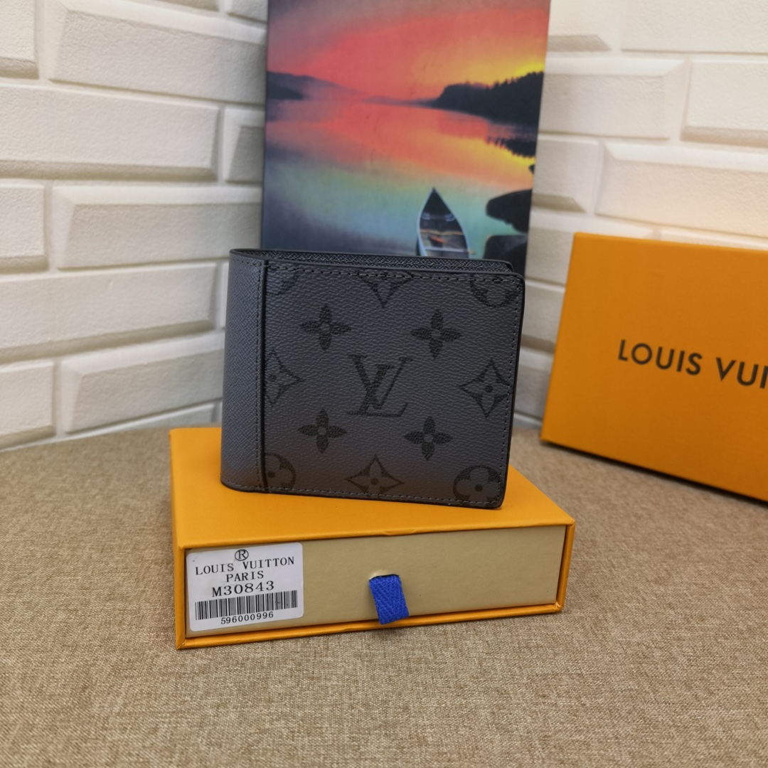 Luxury Leather Bifold Wallet - Front