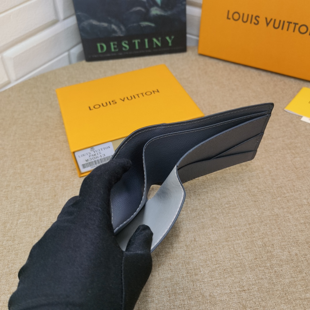 Luxury Leather Bifold Wallet - Interior