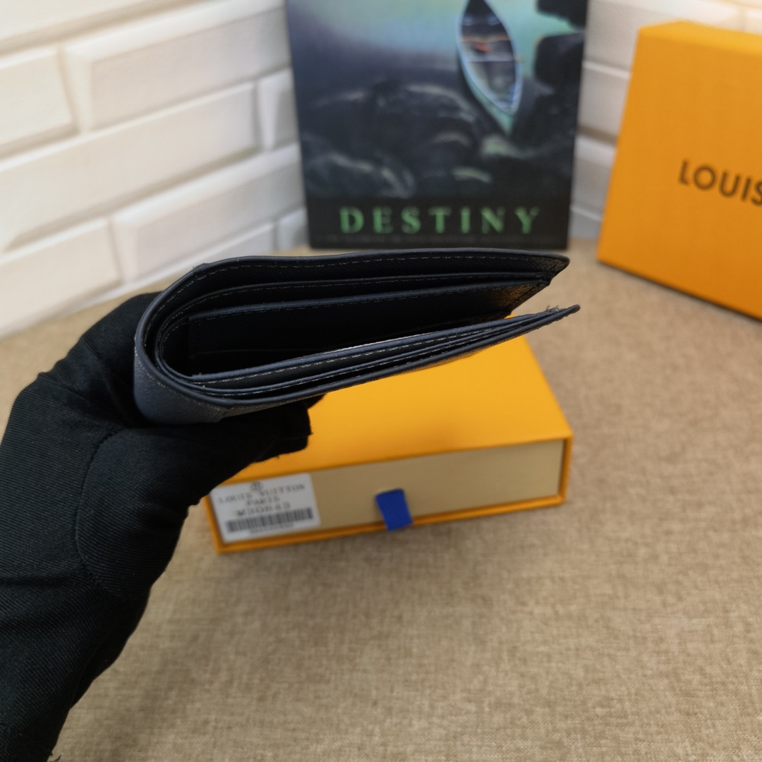 Luxury Leather Wallet - In Hand