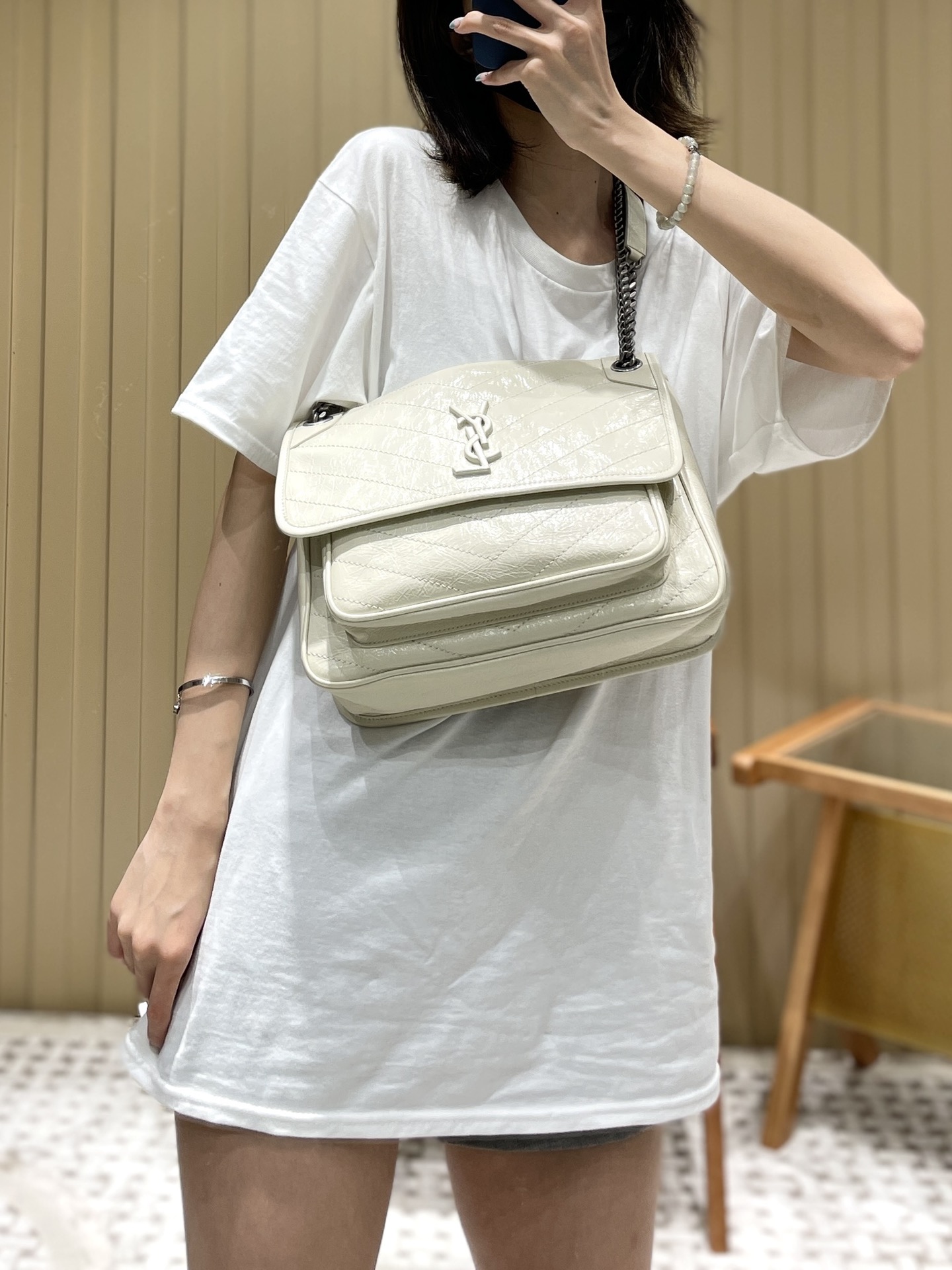 YSL Niki 28CM 邮差包 633158奶白色