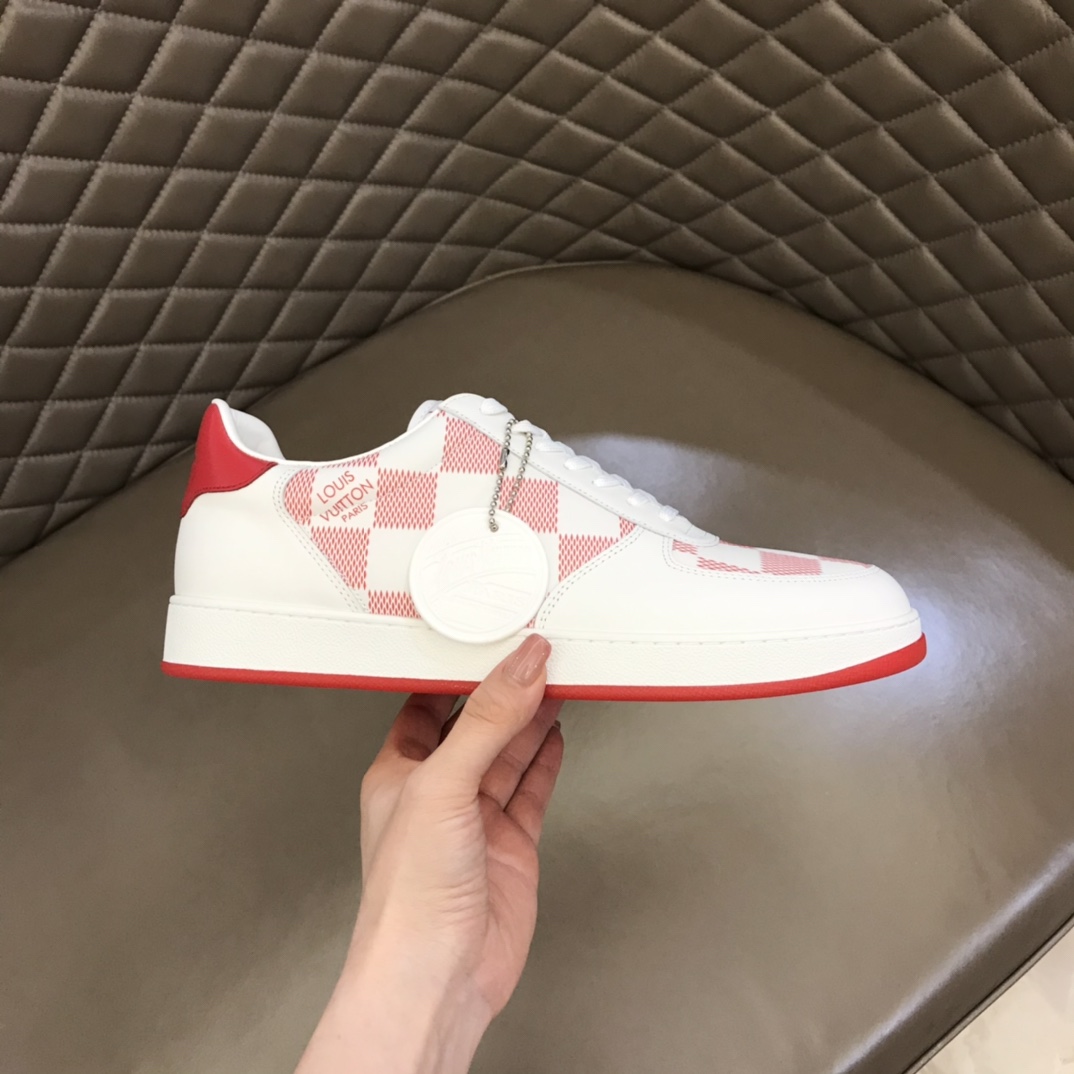 LV/路易威登   用棋盘格印花头层牛皮制作男士经典休闲运动鞋