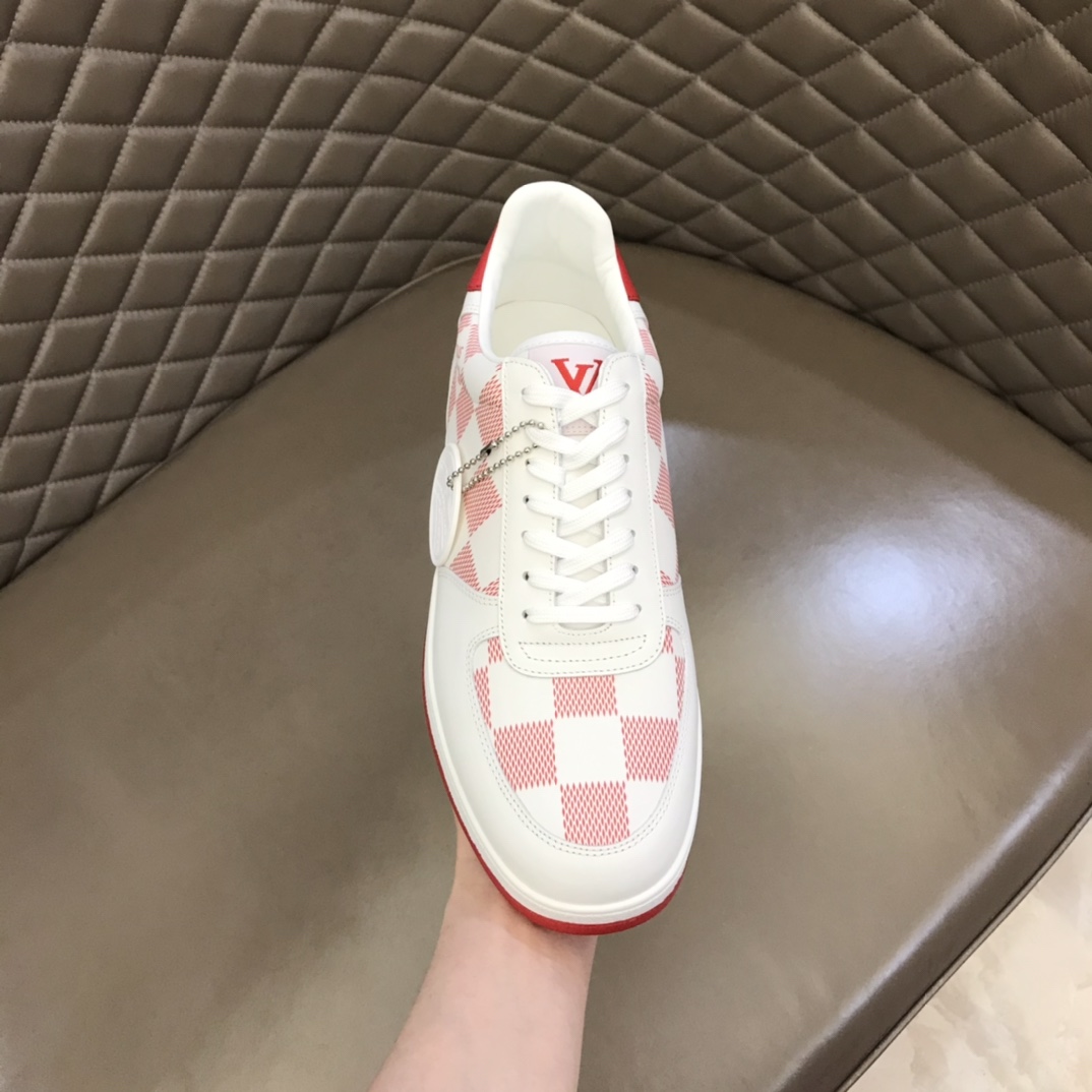 LV/路易威登   用棋盘格印花头层牛皮制作男士经典休闲运动鞋