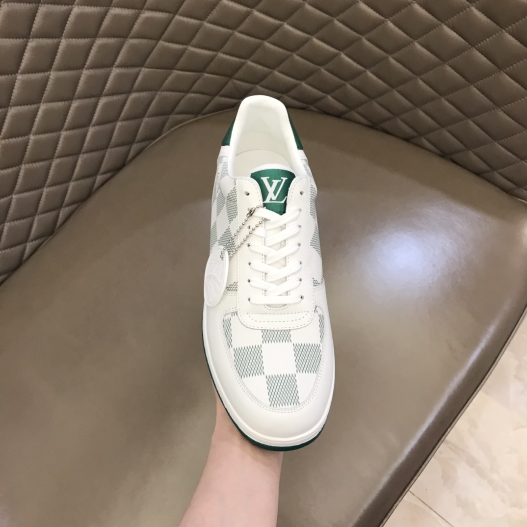 LV/路易威登   用棋盘格印花头层牛皮制作男士经典休闲运动鞋
