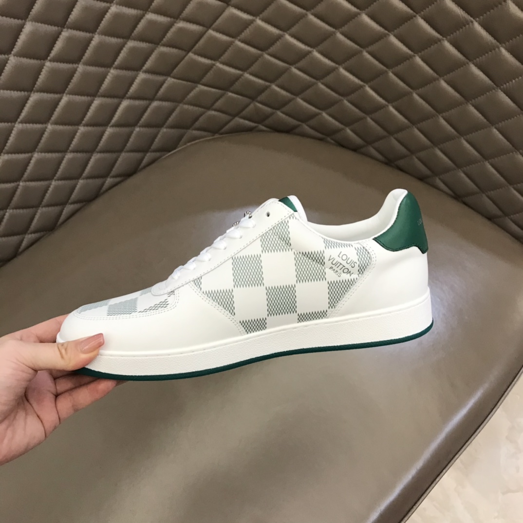 LV/路易威登   用棋盘格印花头层牛皮制作男士经典休闲运动鞋