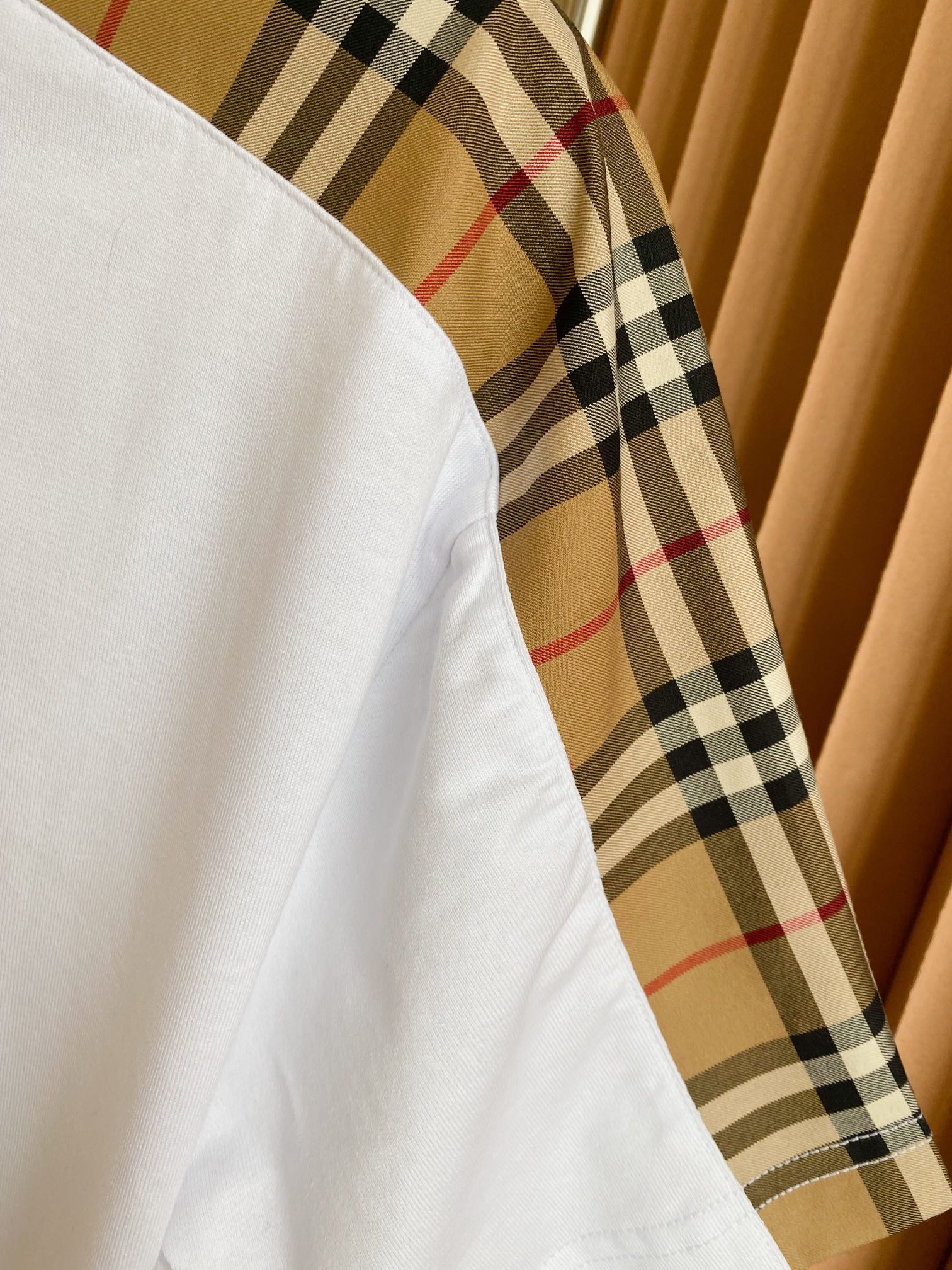 Burberry BBR 巴宝莉 侧边格纹拼接棉质宽松短袖T 恤衫