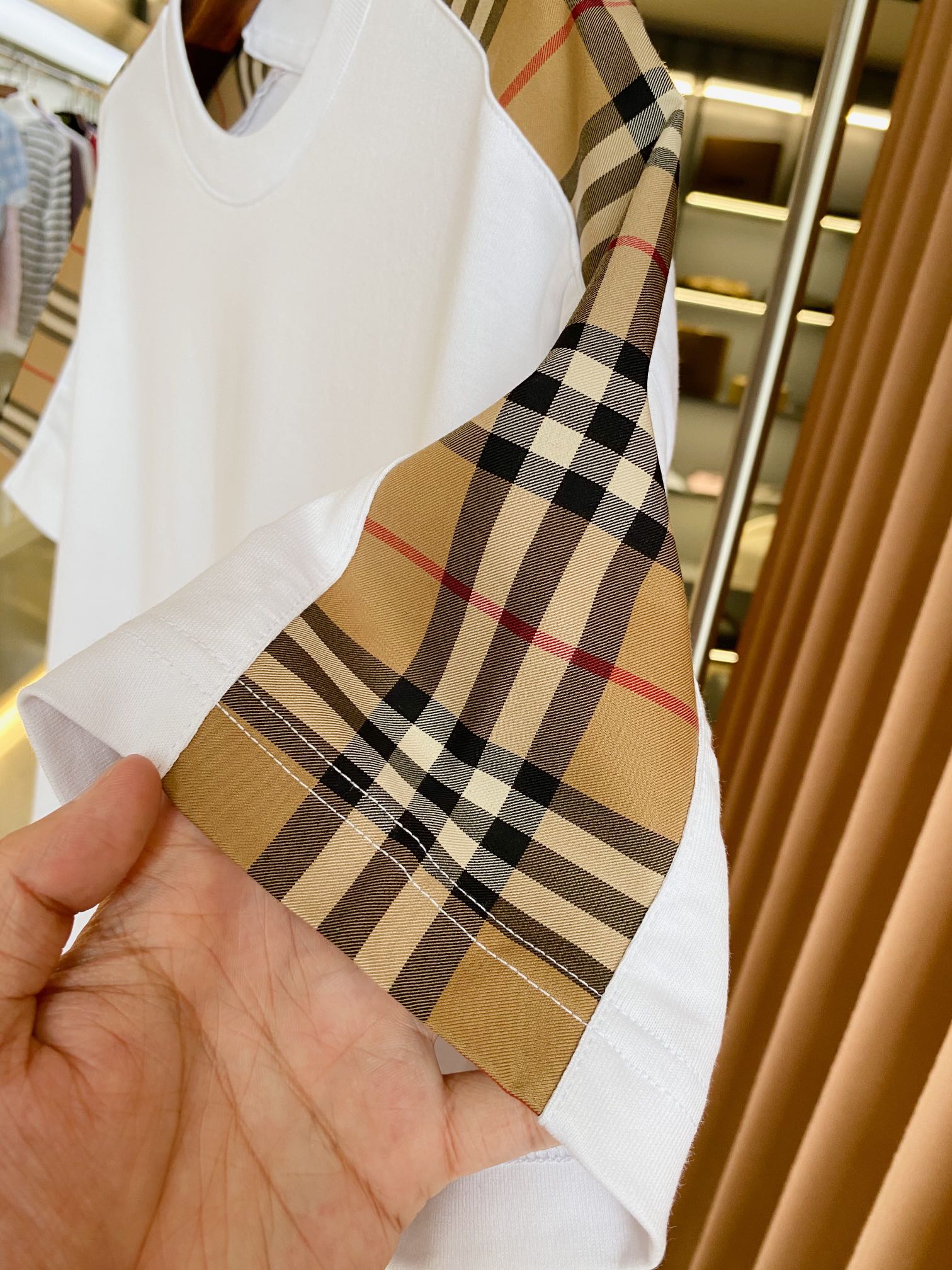 Burberry BBR 巴宝莉 侧边格纹拼接棉质宽松短袖T 恤衫
