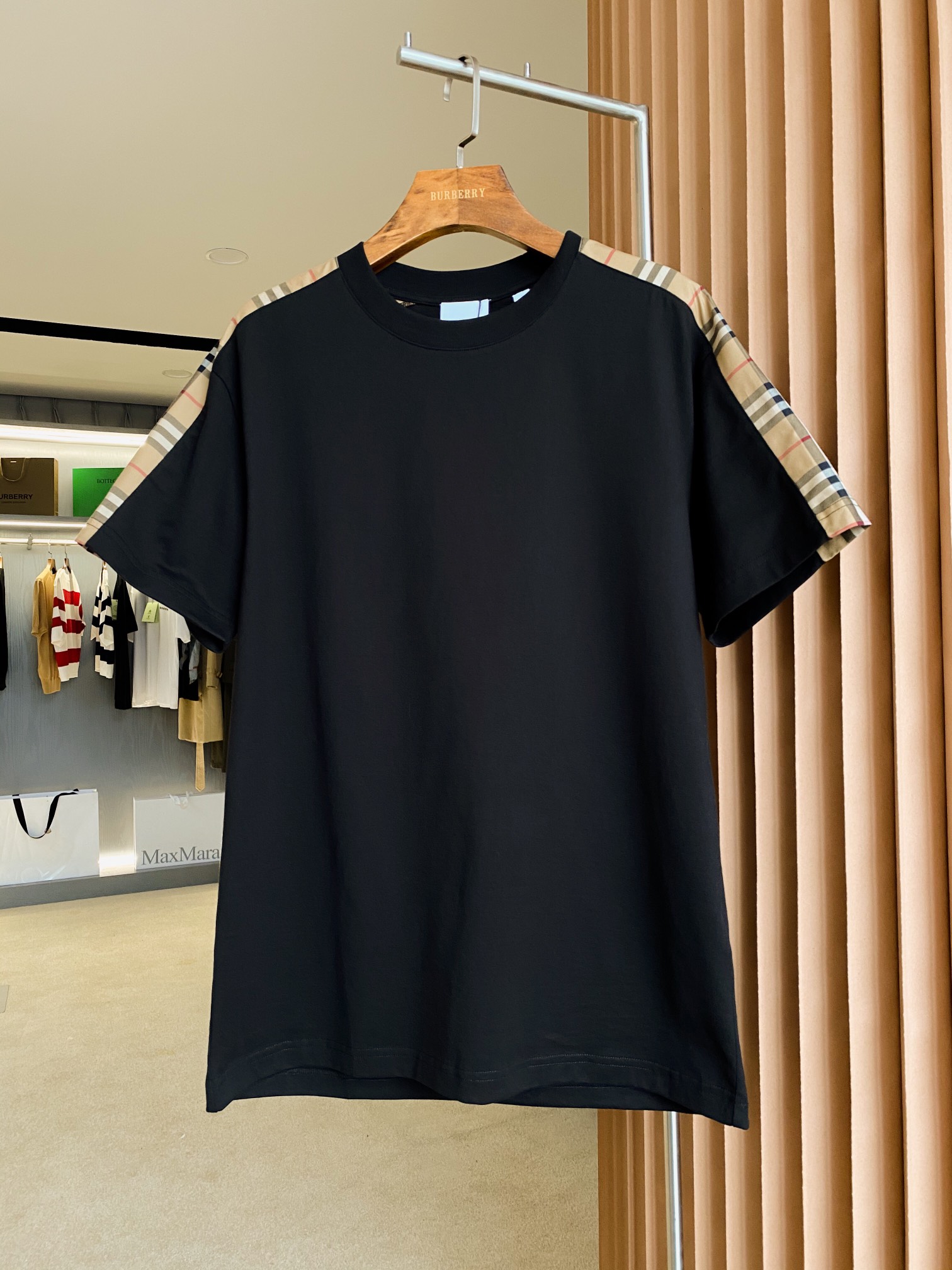 Burberry BBR 巴宝莉 侧边格纹拼接棉质宽松短袖T 恤衫