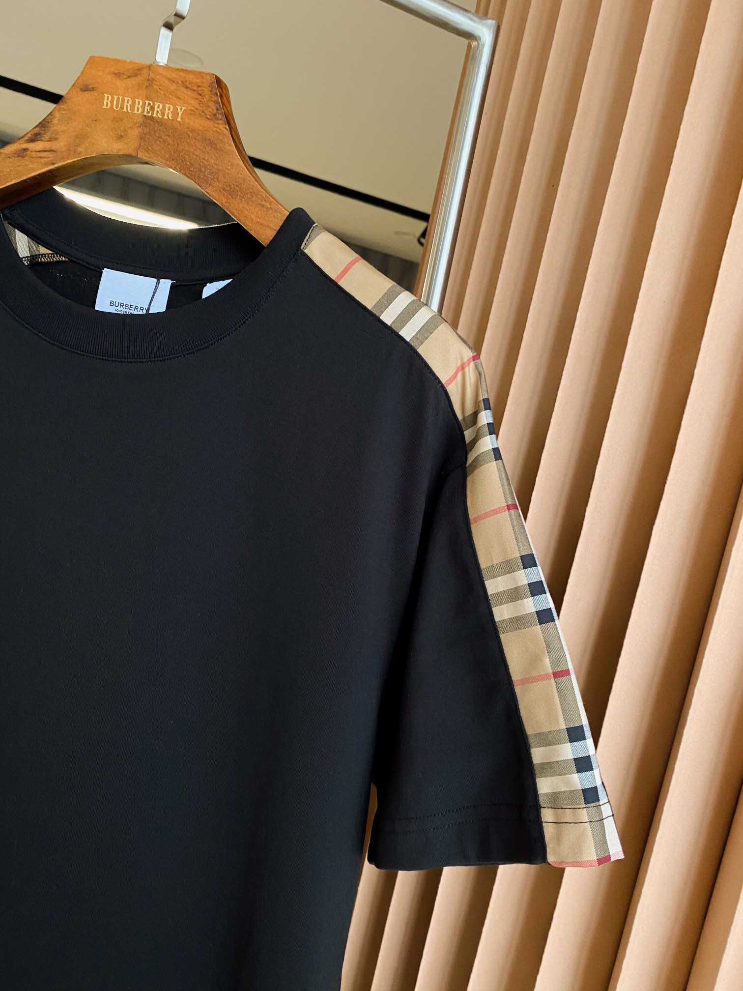 Burberry BBR 巴宝莉 侧边格纹拼接棉质宽松短袖T 恤衫