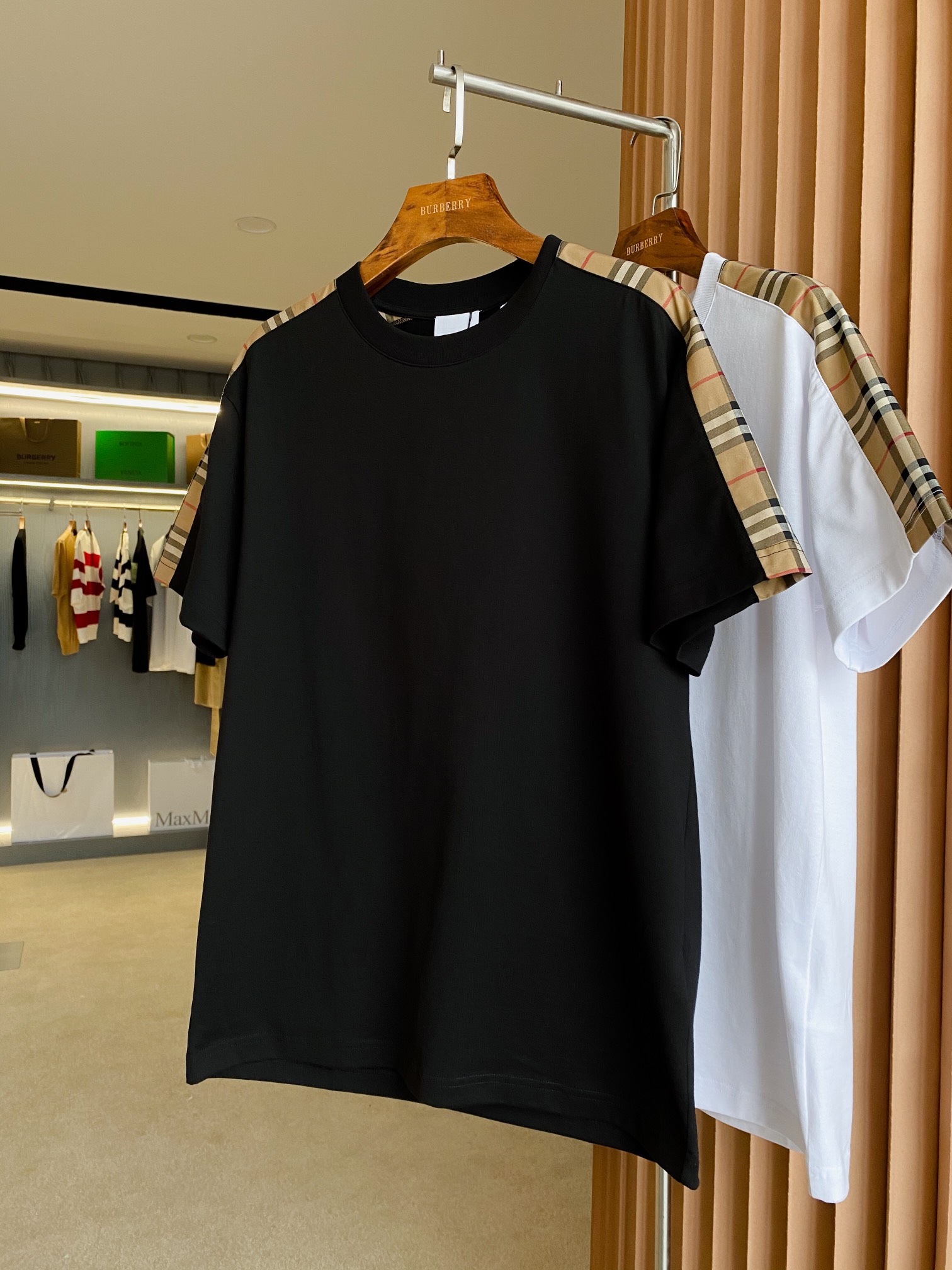 Burberry BBR 巴宝莉 侧边格纹拼接棉质宽松短袖T 恤衫
