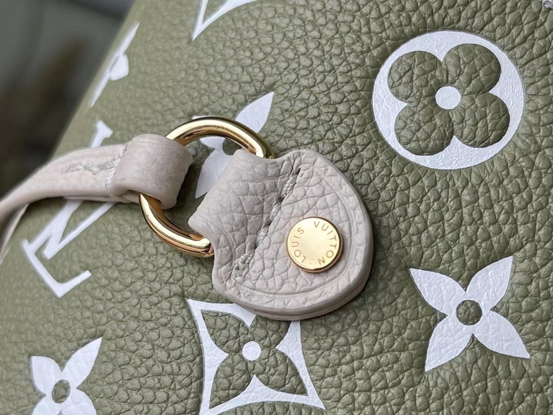 this Neverfull MM tote bag is crafted from supple cowhide leather boldly - Bag 6
