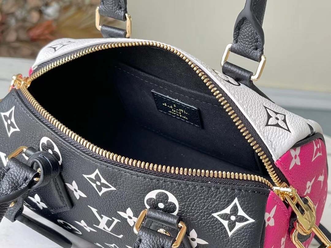 This Speedy Bandoulière 20 handbag is crafted from Monogram Empreinte - Bag 8