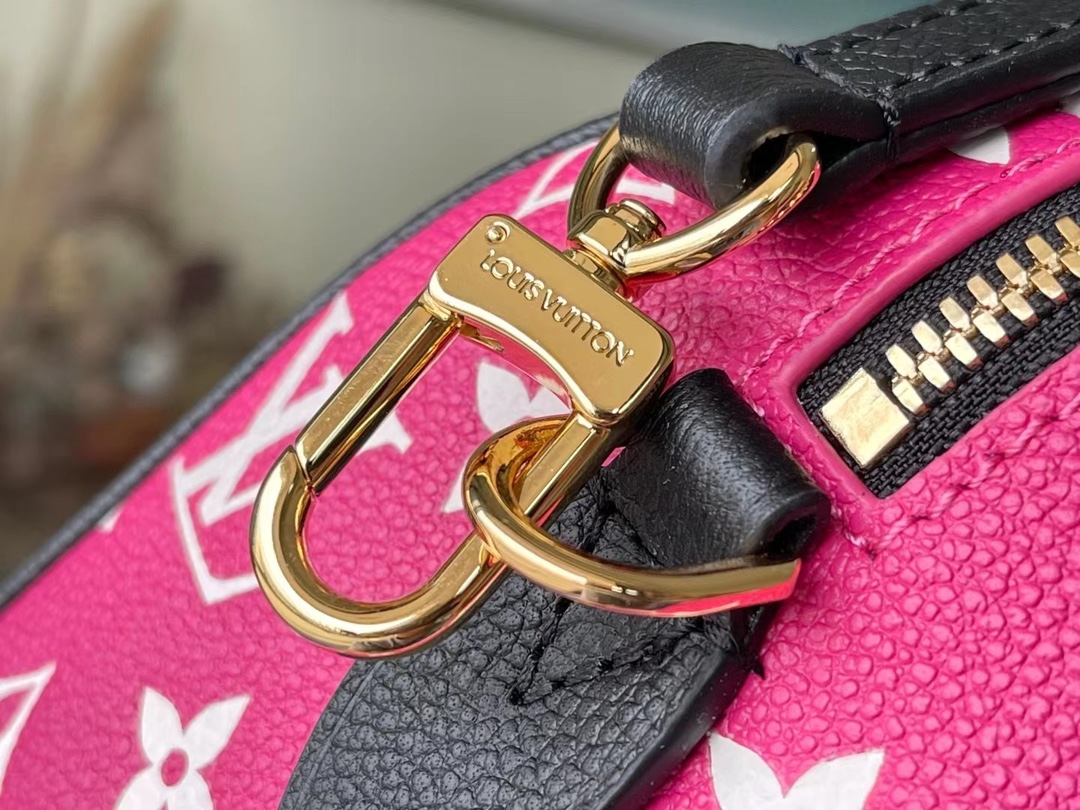 This Speedy Bandoulière 20 handbag is crafted from Monogram Empreinte - Bag 7