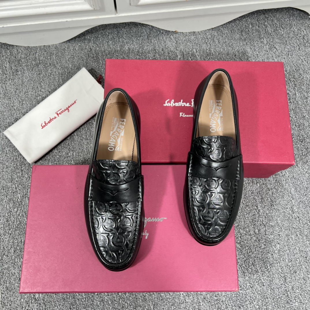 Salvatore Ferragamo Men's Mocassin Loafers - Premium Leather, Classic Design