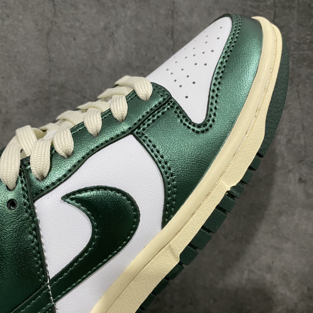 图片[6]-L版纯原Dunk Low \”Vintage Green\” 白绿做旧 DQ8580-100 大厂出品 极力推荐👏原装头层材料 独家版型蒸餾加工帶來的是更好的视觉和脚感体验大厂纯原品质出货 清洁度 电绣工艺 皮料切割干净无任何毛边 细节完美 尺码：36 36.5 37.5 38 38.5 39 40 40.5 41 42 42.5 43 44 45 46-选品中心