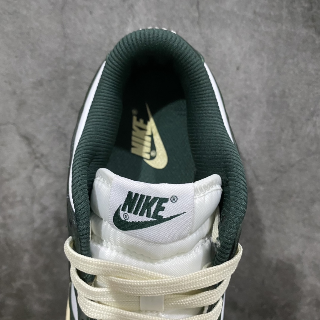 图片[8]-L版纯原Dunk Low \”Vintage Green\” 白绿做旧 DQ8580-100 大厂出品 极力推荐👏原装头层材料 独家版型蒸餾加工帶來的是更好的视觉和脚感体验大厂纯原品质出货 清洁度 电绣工艺 皮料切割干净无任何毛边 细节完美 尺码：36 36.5 37.5 38 38.5 39 40 40.5 41 42 42.5 43 44 45 46-选品中心