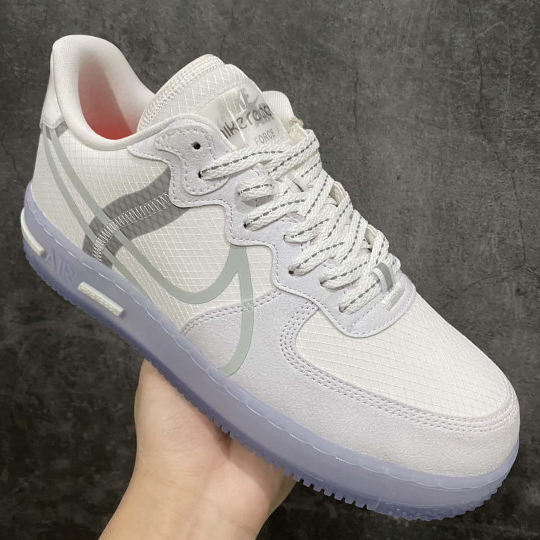 图片[3]-渠道纯原 NK Air Force 1 React QS Light Bone 空军一号解构冰蓝冰块🧊 CQ8879-100 目前大几率过验 原厂大底唯一正确卡色 韩国进口网纱 React缓震鞋垫 裸眼3D织唛标后跟标工艺 全鞋电脑针车 工整有序 原厂港宝加持完美还原灵魂版型 原盒原配从里到外百分百还原 白色鞋身搭配浅蓝色水晶底 内置react鞋垫 取消了sole气垫 鞋面采用尼龙材质和绒面革材质拼接打造 侧身Swoosh logo极具OW风格 整体样式简洁高级 全鞋线条3M反光显著 尺码：36 36.5 37.5 38 38.5 39 40 40.5 41 42 42.5 43 44 44.5 45-选品中心