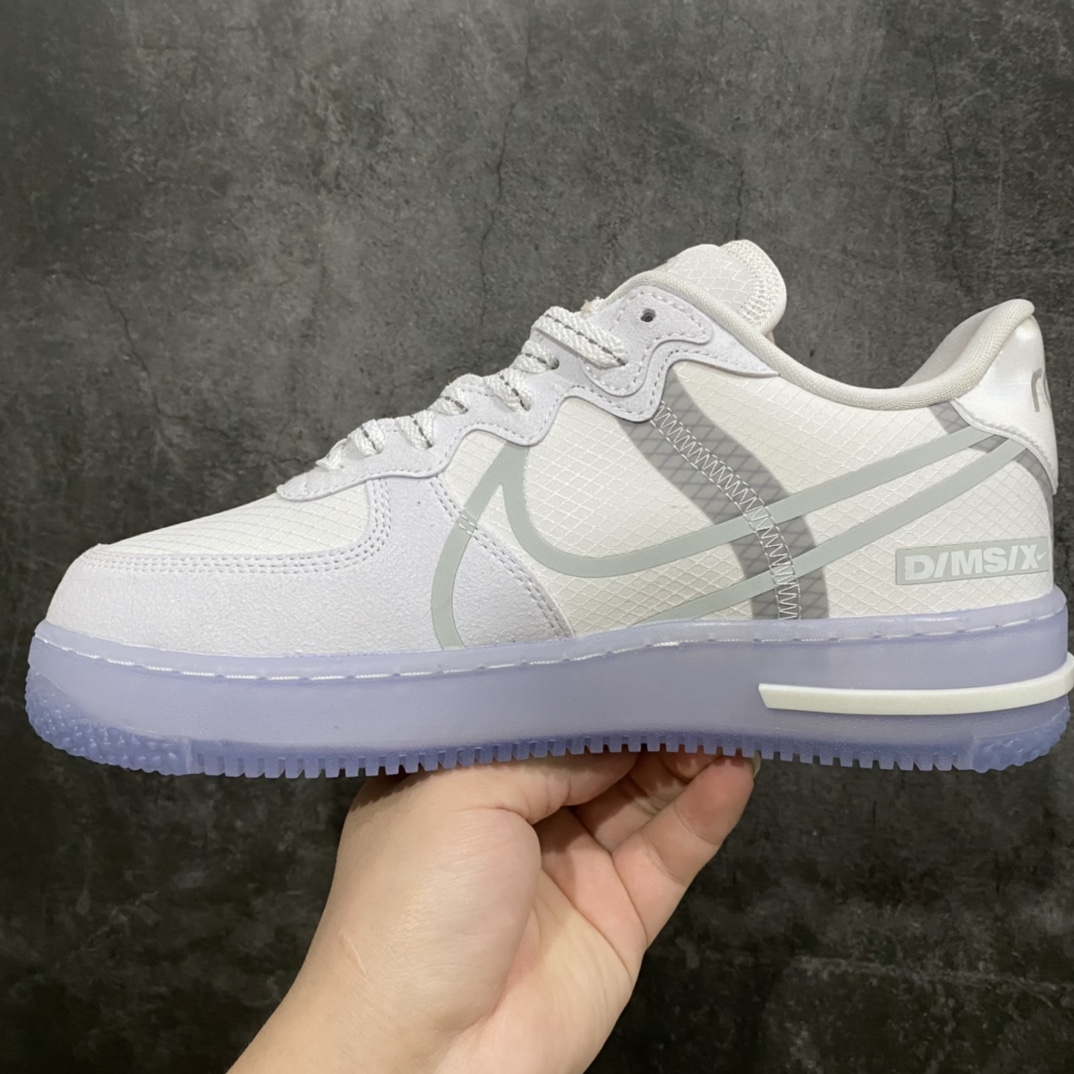 图片[2]-渠道纯原 NK Air Force 1 React QS Light Bone 空军一号解构冰蓝冰块🧊 CQ8879-100 目前大几率过验 原厂大底唯一正确卡色 韩国进口网纱 React缓震鞋垫 裸眼3D织唛标后跟标工艺 全鞋电脑针车 工整有序 原厂港宝加持完美还原灵魂版型 原盒原配从里到外百分百还原 白色鞋身搭配浅蓝色水晶底 内置react鞋垫 取消了sole气垫 鞋面采用尼龙材质和绒面革材质拼接打造 侧身Swoosh logo极具OW风格 整体样式简洁高级 全鞋线条3M反光显著 尺码：36 36.5 37.5 38 38.5 39 40 40.5 41 42 42.5 43 44 44.5 45-选品中心