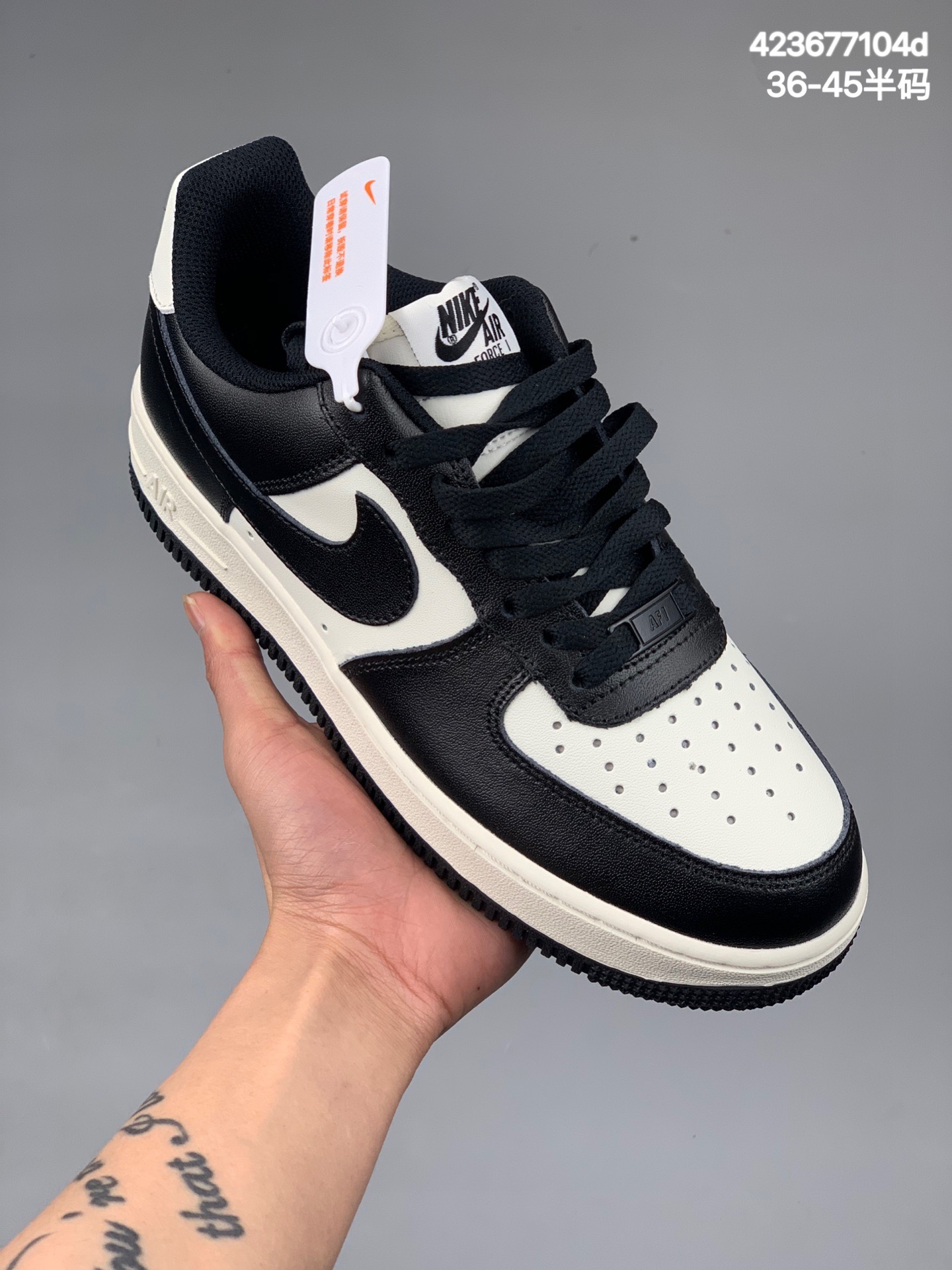 
公司级 耐克Nike Air Force 1’07 Low 皮革白黑熊猫 空军一号 官方同步 原装级别 原楦头原纸板 打造纯正空军版型#专注外贸渠道 全掌内置蜂窝气垫 #原盒配件 原厂中底钢印、拉帮完美 
官方货号：CT7875-995
 尺码：36-45（带半码）
编码：423677104d