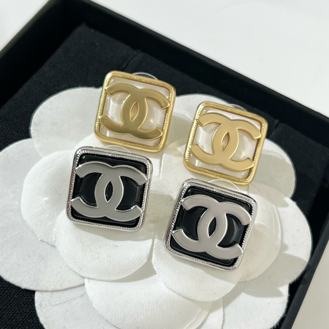 新款☑️CHANEL香奈儿双c方形黑白耳钉耳环