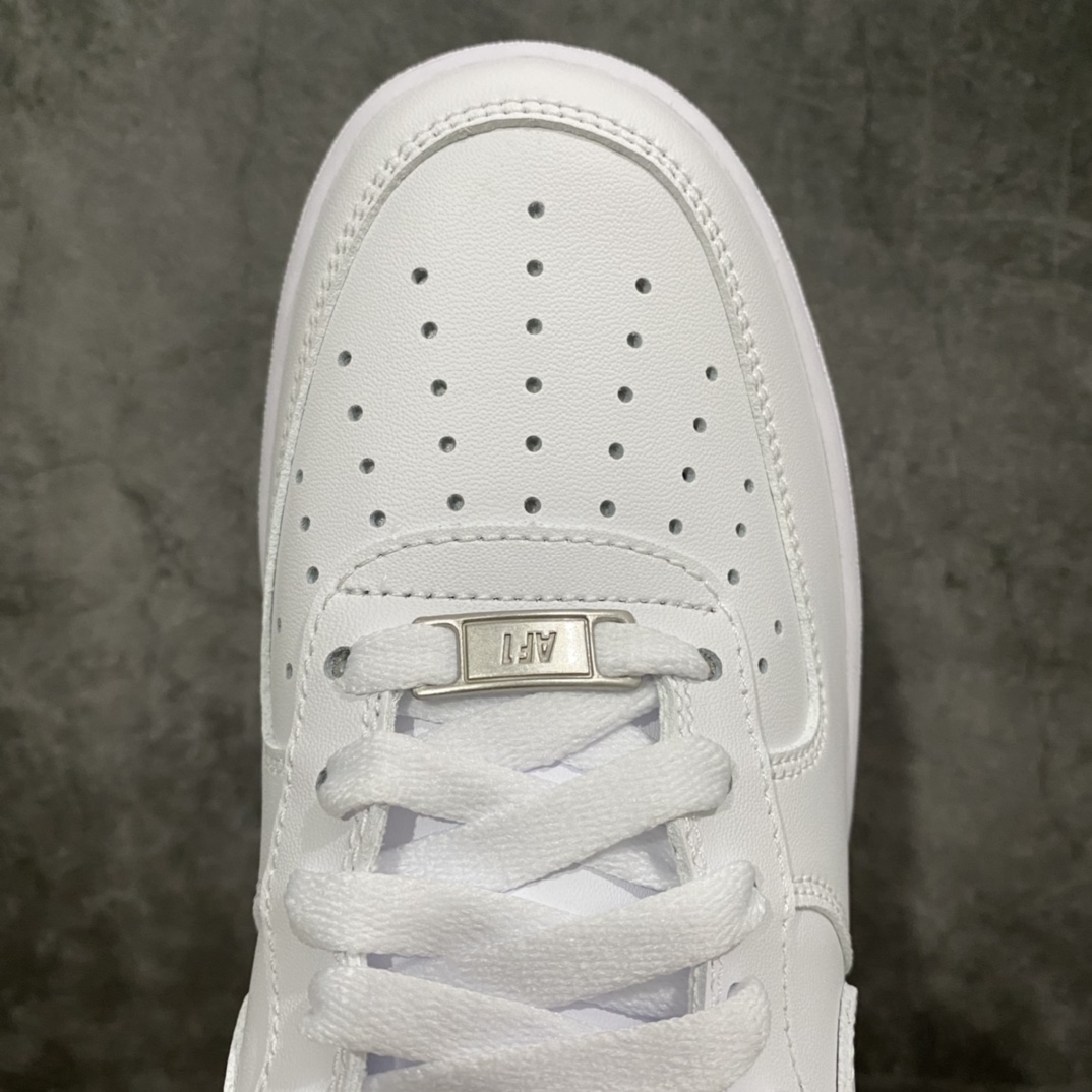 图片[6]-顶级版Air Force 1 Low AF1空军纯白低帮 全市场200元以下，目前你能找到的最优的一个版本没有之一，头层皮料 完美鞋型 钩子裁边清洁度无敌！针车走线图片放大看相当整齐，鞋带口冲孔与鞋头冲孔非常圆润干净 无任何毛边，正确做旧鞋带金属铁片，中底走线 鞋垫刷胶 大底含气垫都是基本操作！独家有货，全码可接！ 尺码：35.5-46含半码-选品中心