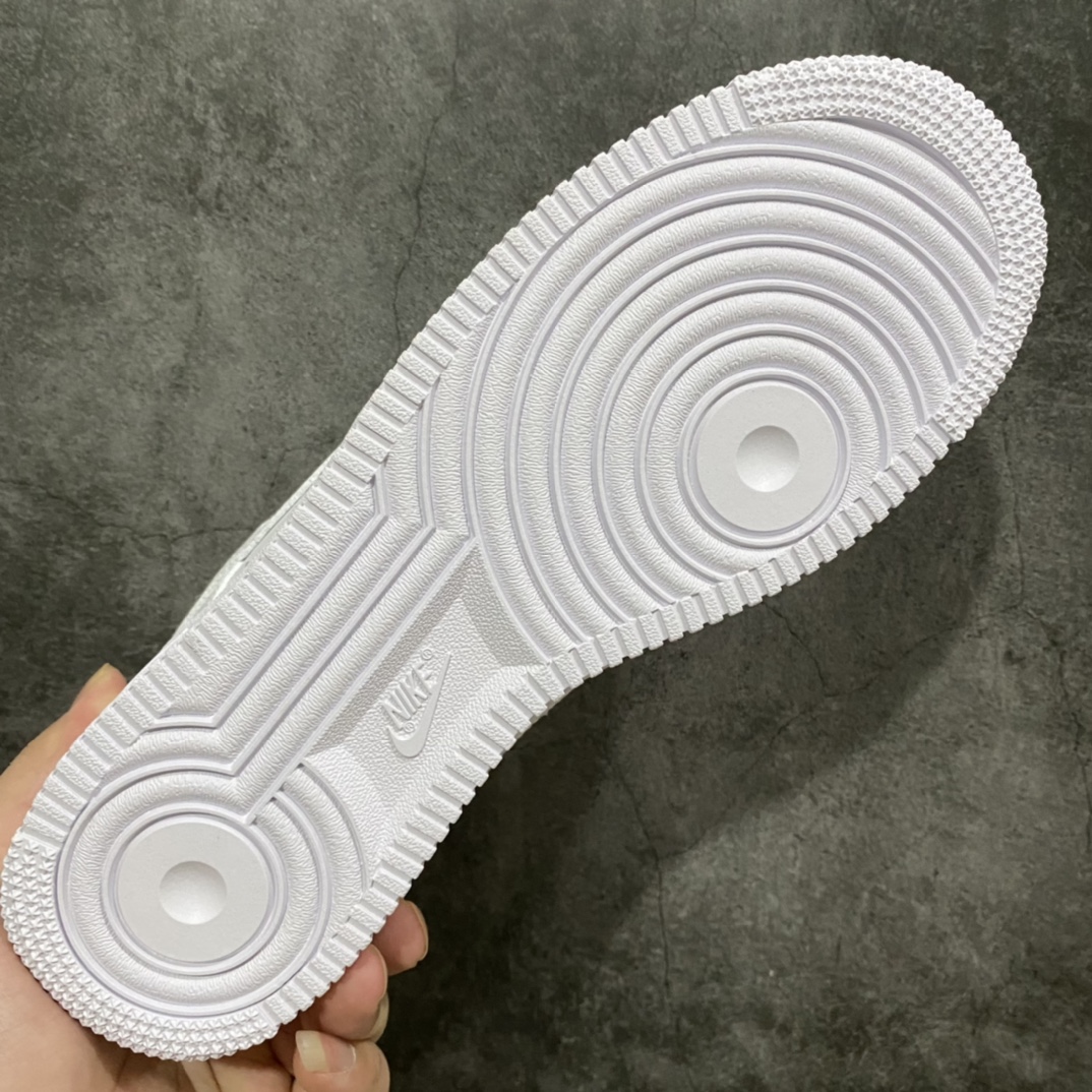 图片[8]-顶级版Air Force 1 Low AF1空军纯白低帮 全市场200元以下，目前你能找到的最优的一个版本没有之一，头层皮料 完美鞋型 钩子裁边清洁度无敌！针车走线图片放大看相当整齐，鞋带口冲孔与鞋头冲孔非常圆润干净 无任何毛边，正确做旧鞋带金属铁片，中底走线 鞋垫刷胶 大底含气垫都是基本操作！独家有货，全码可接！ 尺码：35.5-46含半码-选品中心