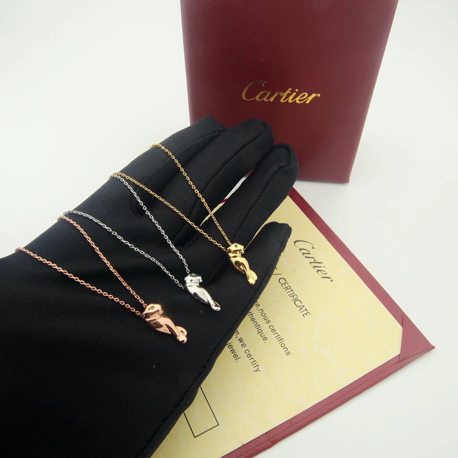 Cartier Cartier 卡地亚豹子项链 贵族范儿、奢华满钻抚媚豹子亚金电镀18k金工艺 搭配祖母绿豹眼项链