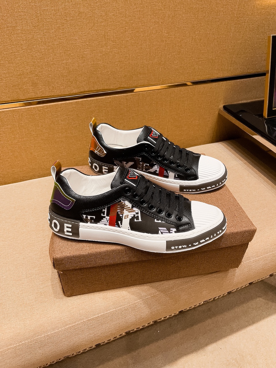 I5  阿玛尼 男鞋高端品牌 官网1：1最新力作：鞋面采用意大利进口头层牛皮搭配舒适透气内里➕原版防滑耐磨大底制作 ，让行走更加便捷舒适，惊世之作，与官方的质量相比美的1：1复刻[色]打造时尚个性衬托你的与众不同潮男必备!经典