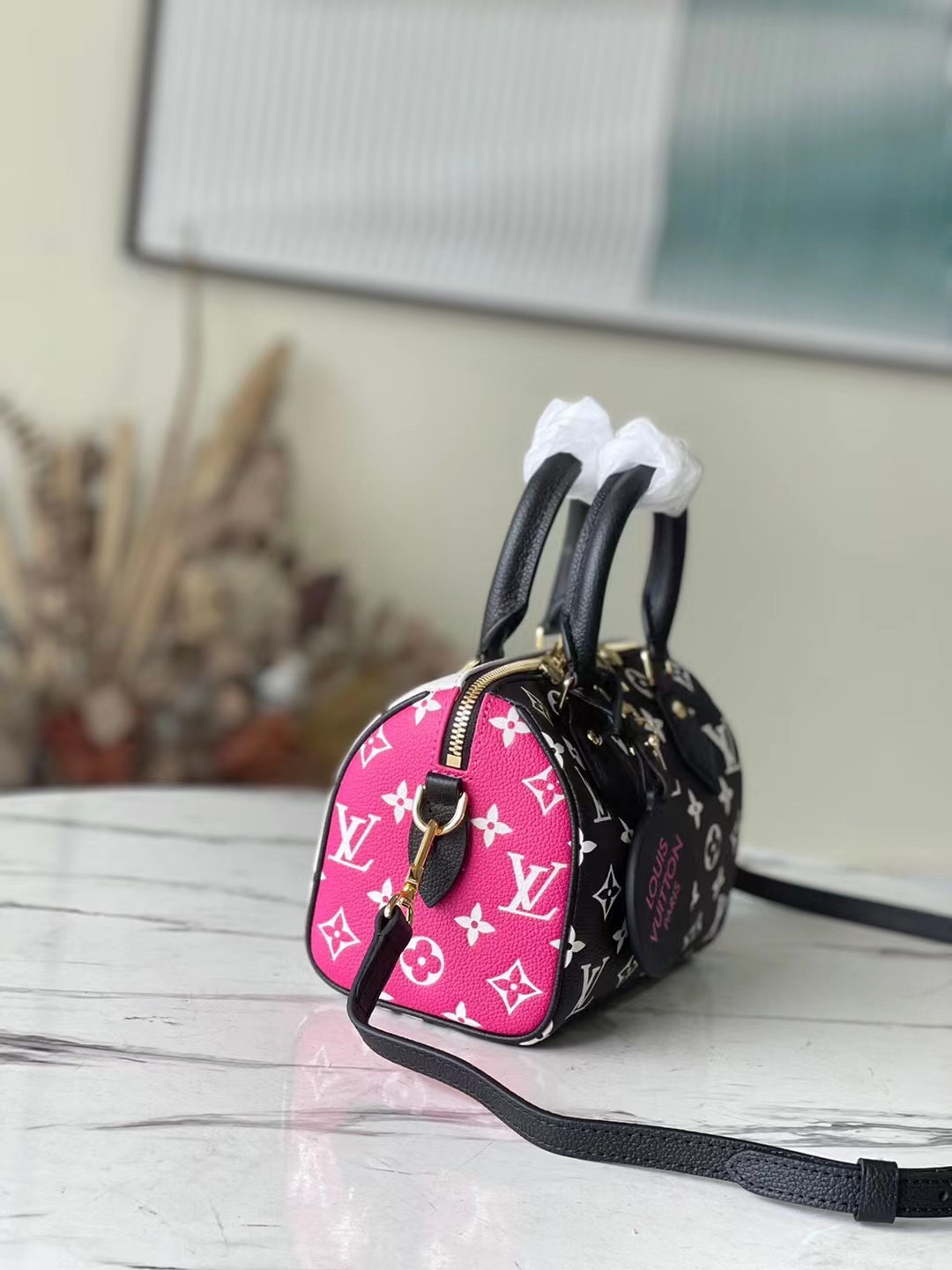 this Speedy Bandoulière 20 handbag features a pattern that is first - Bag 2