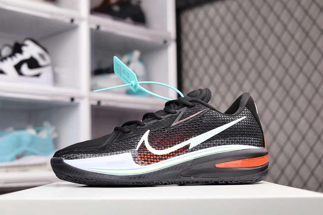 H0 公司级 Nike AIR ZOOM G.T. CUT EP LR篮球鞋 Nike Air Zoom GT系列一切的设计都是为了性能服务，球场才是它的最好归宿。“GT”是“Greater Than”的缩写，此次的命名或许也解释了我们小标题的疑问——超越Hyperdunk系列，成为新的实战之王×996FM