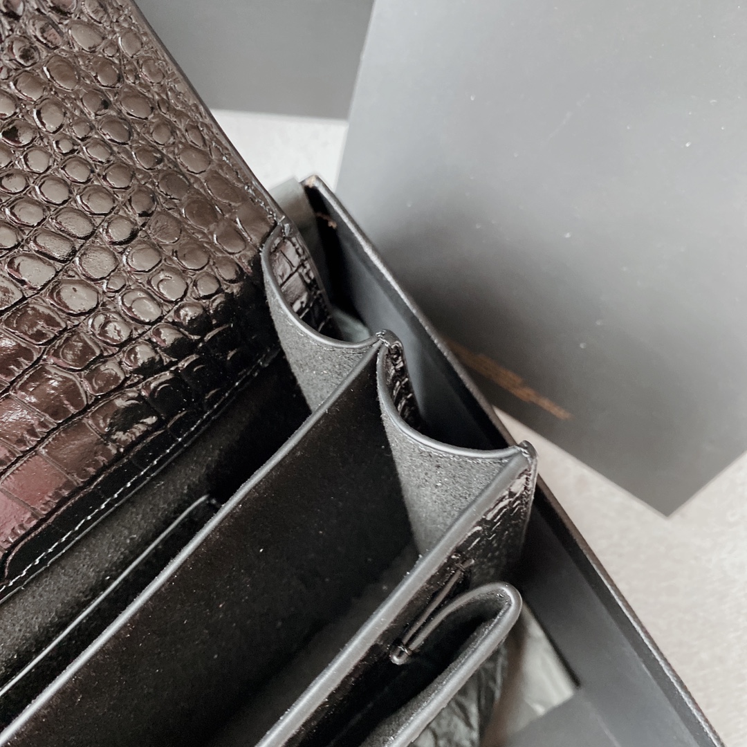 Louis Vuitton Classic Handcrafted Luxury Leather Shoulder Bag 9