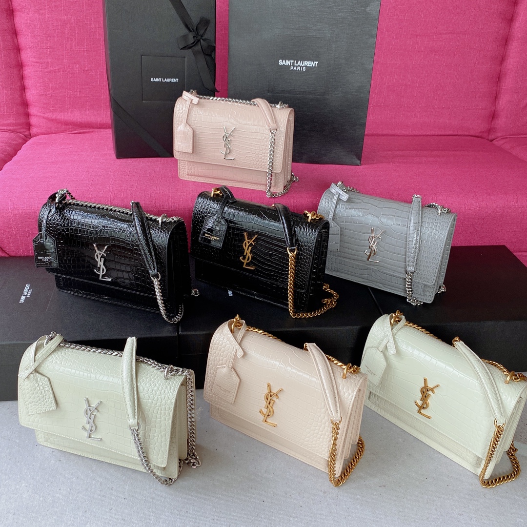 Ferragamo Classic Handcrafted Luxury Leather Shoulder Bag Ref 2