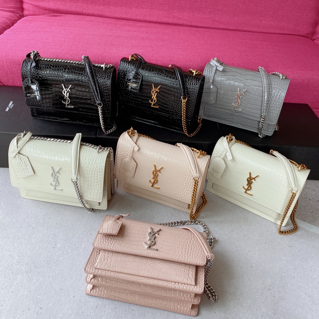 Ferragamo Classic Handcrafted Luxury Leather Shoulder Bag Ref 4