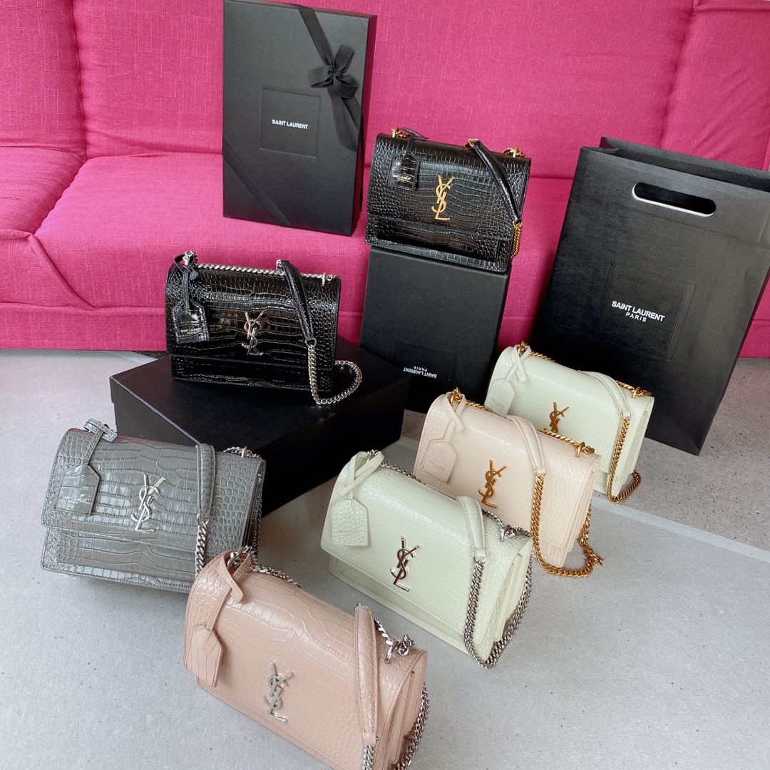 Ferragamo Classic Handcrafted Luxury Leather Shoulder Bag Ref